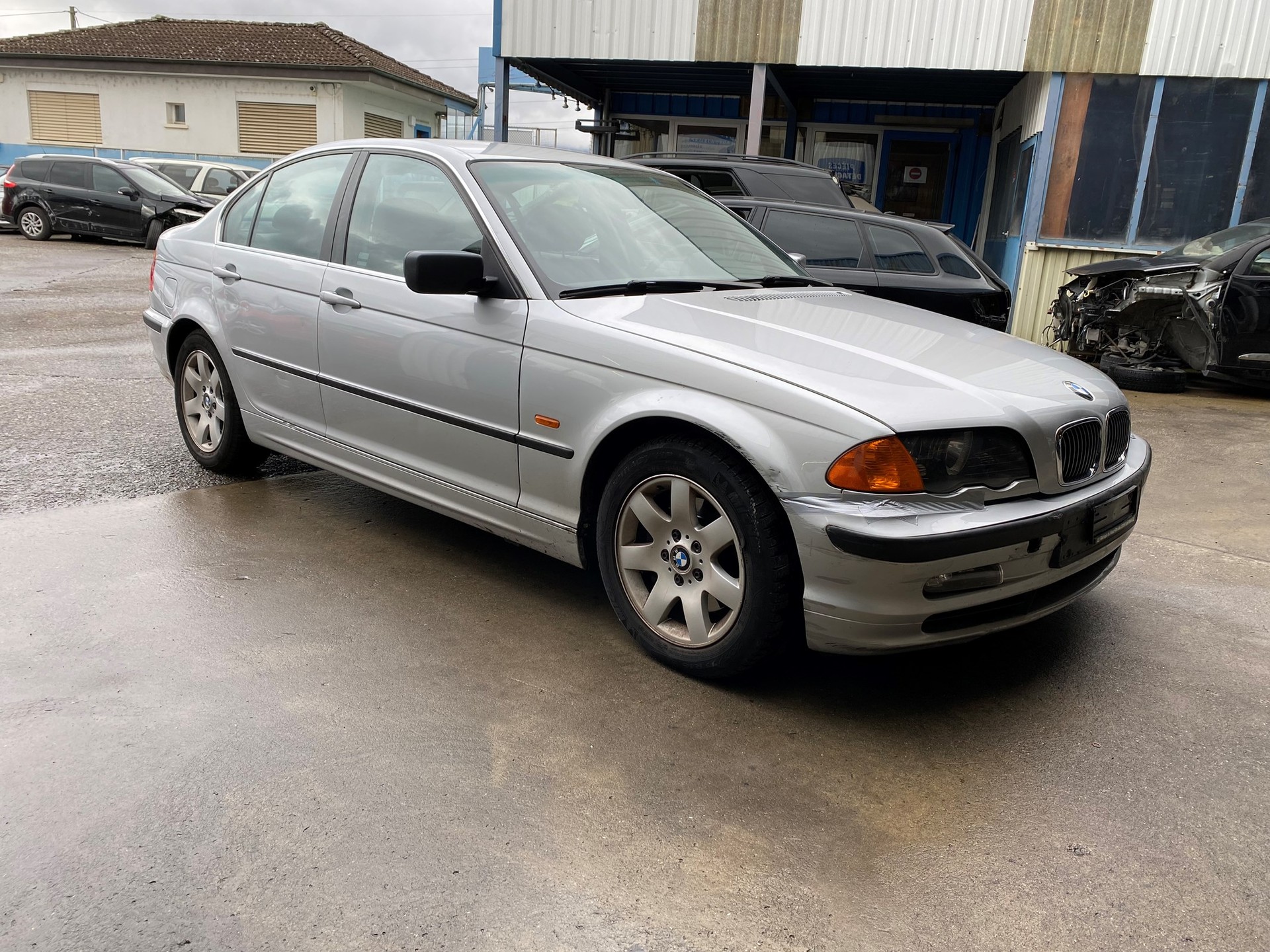 BMW 328i-image-4