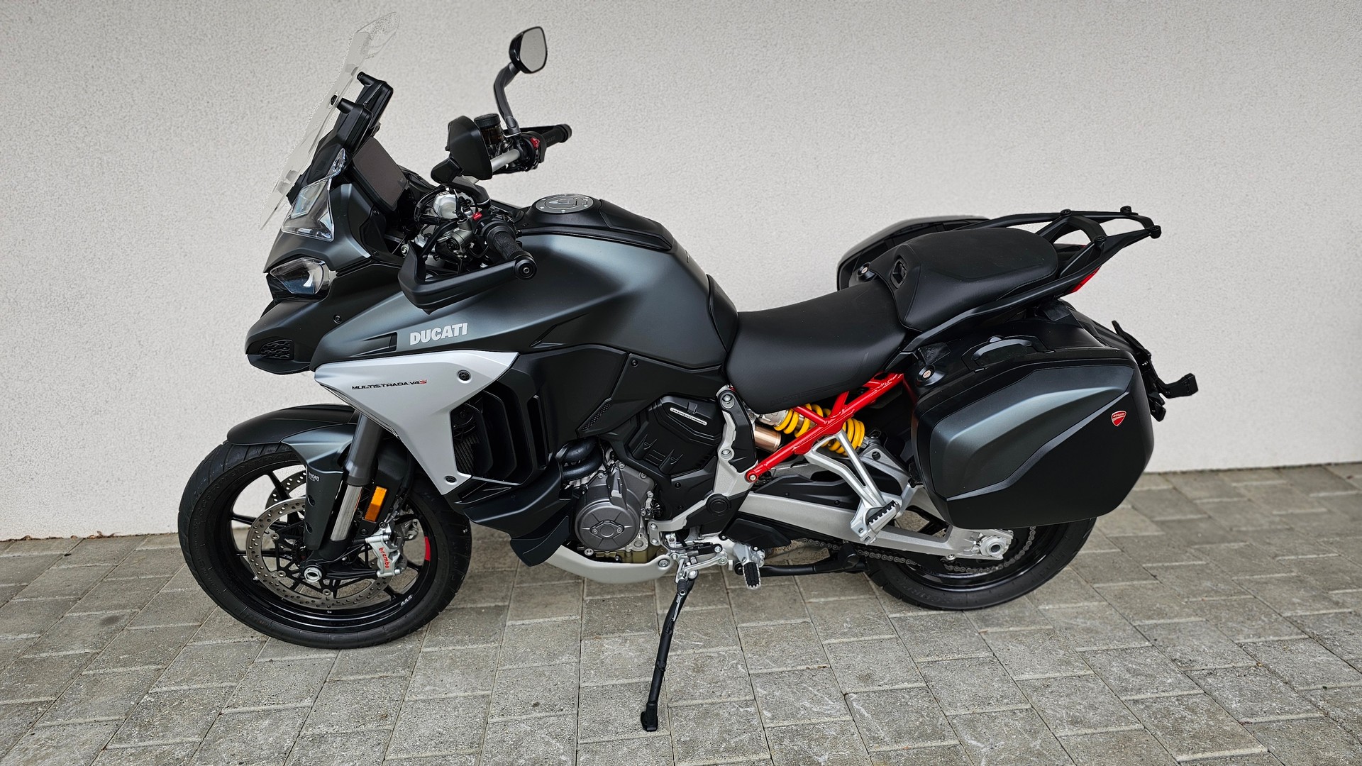 DUCATI Multistrada V4 S Travel & Radar-showroom-element-1