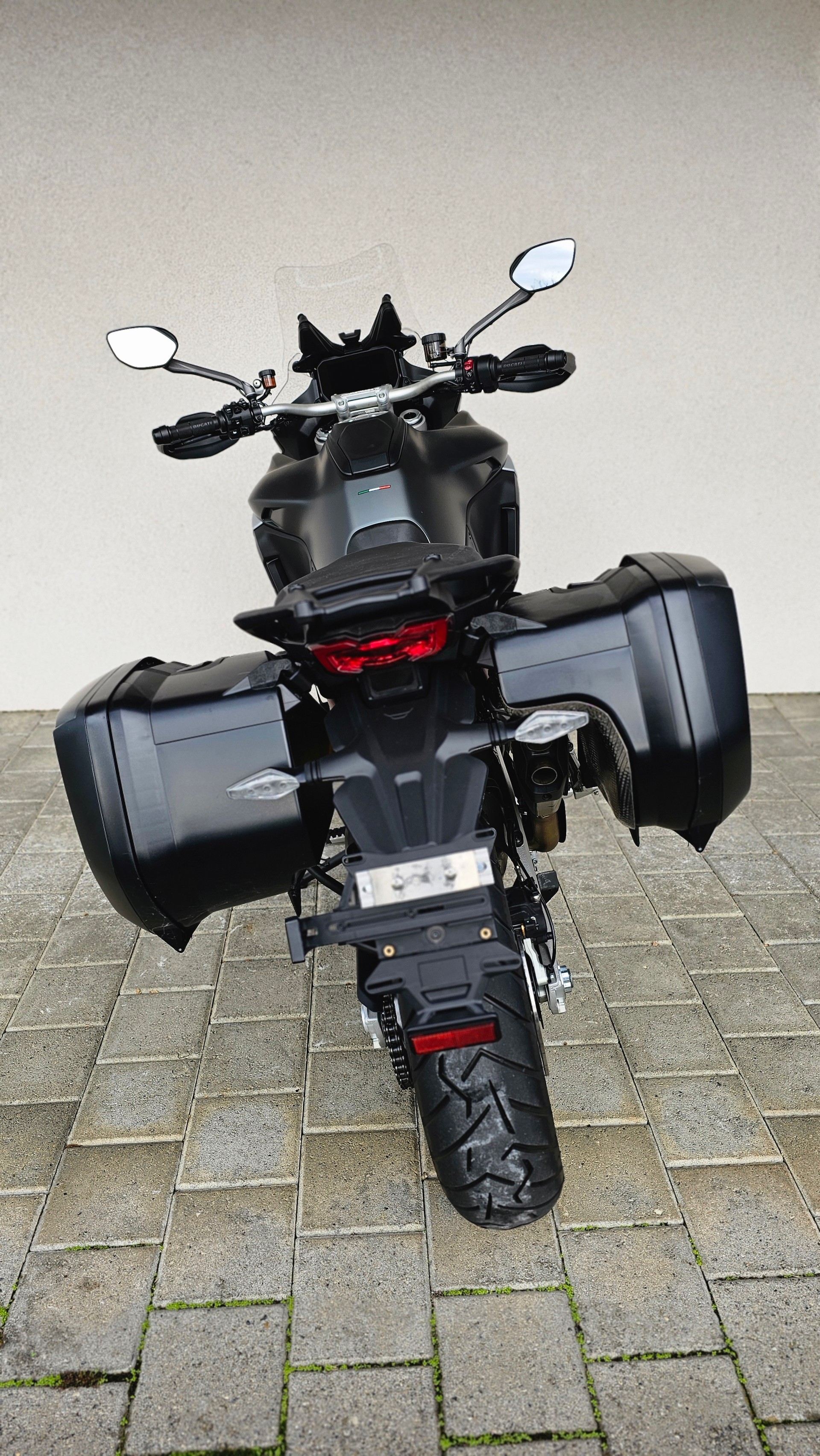DUCATI Multistrada V4 S Travel & Radar-showroom-element-3