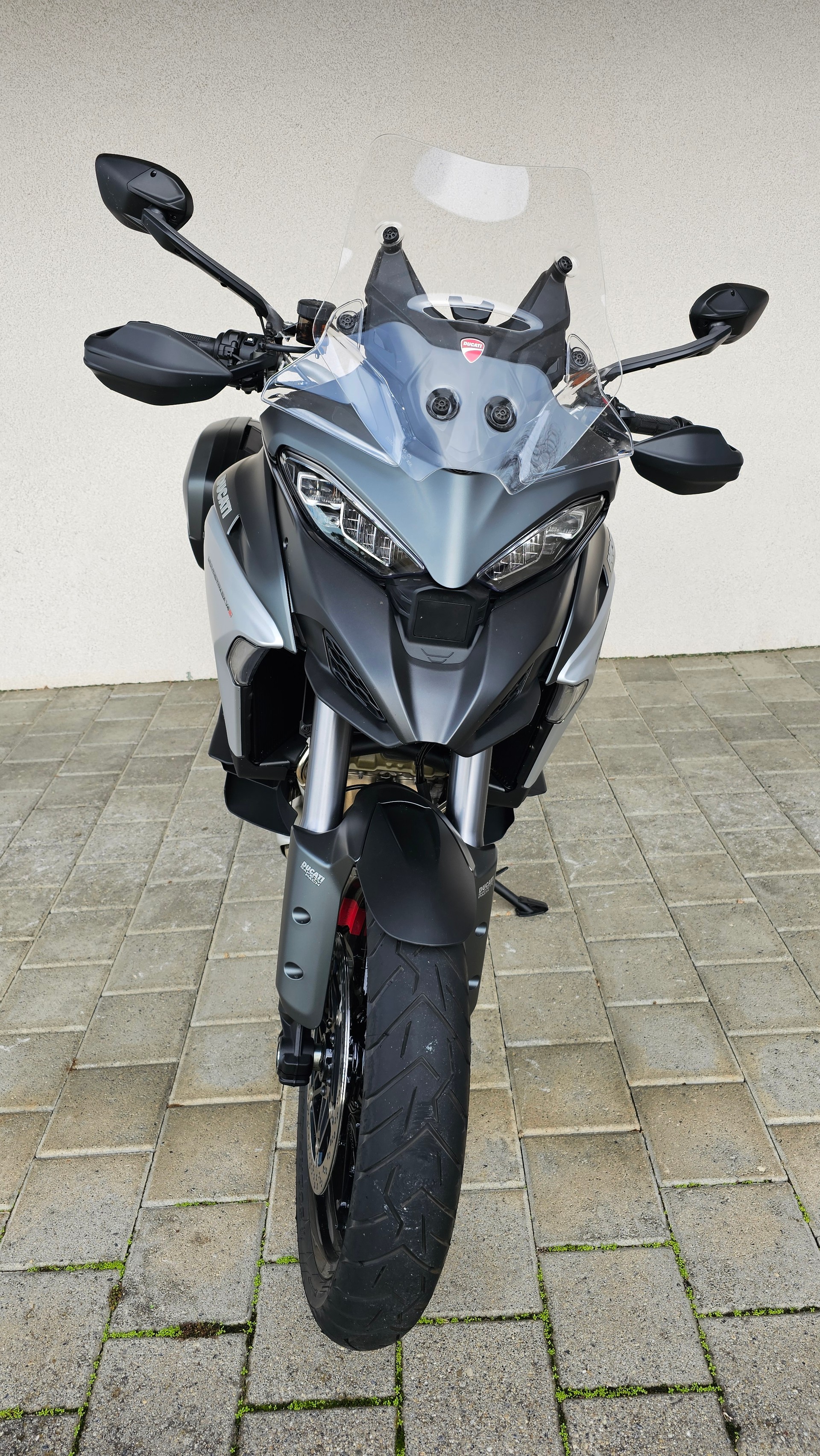 DUCATI Multistrada V4 S Travel & Radar-showroom-element-2