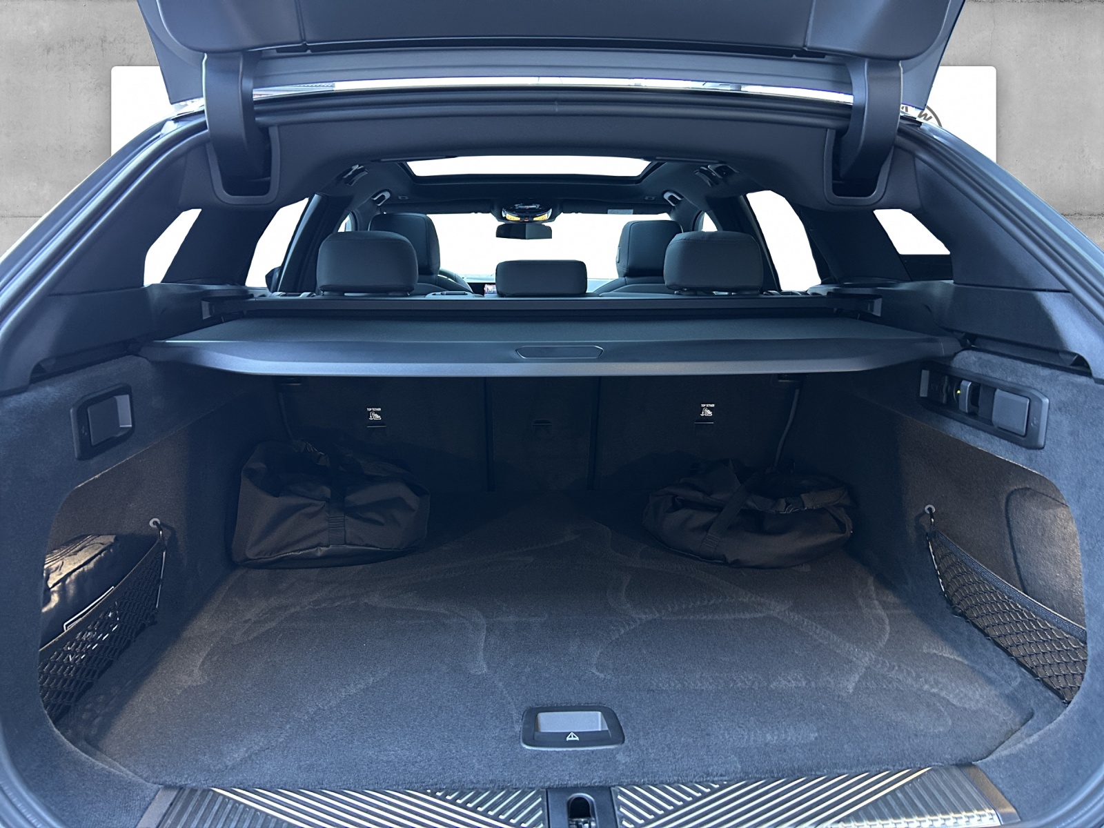 BMW i5 M60 xDrive Touring-image-12