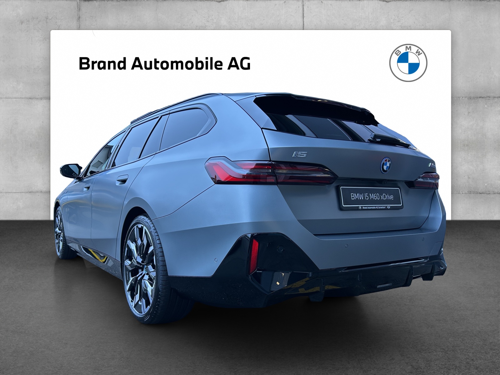 BMW i5 M60 xDrive Touring-image-3