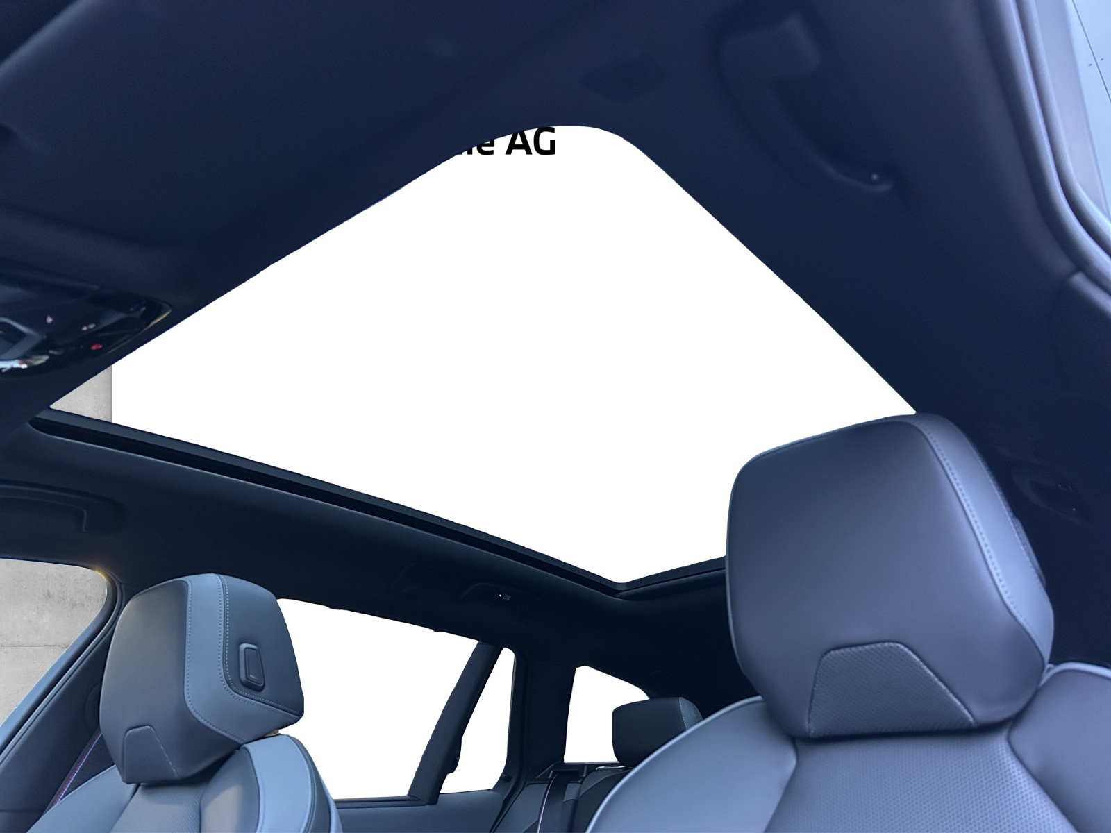 BMW i5 M60 xDrive Touring-image-15