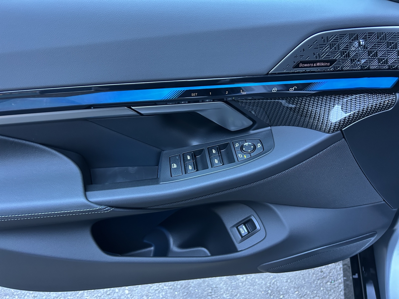 BMW i5 M60 xDrive Touring-image-7