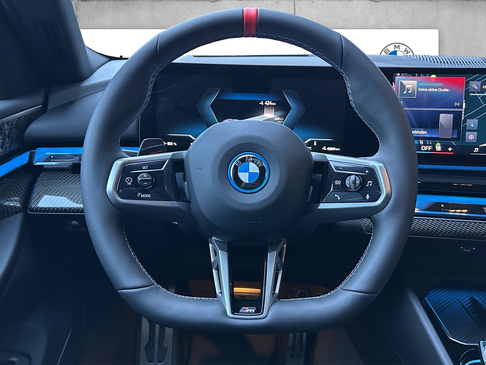BMW i5 M60 xDrive Touring-image-9
