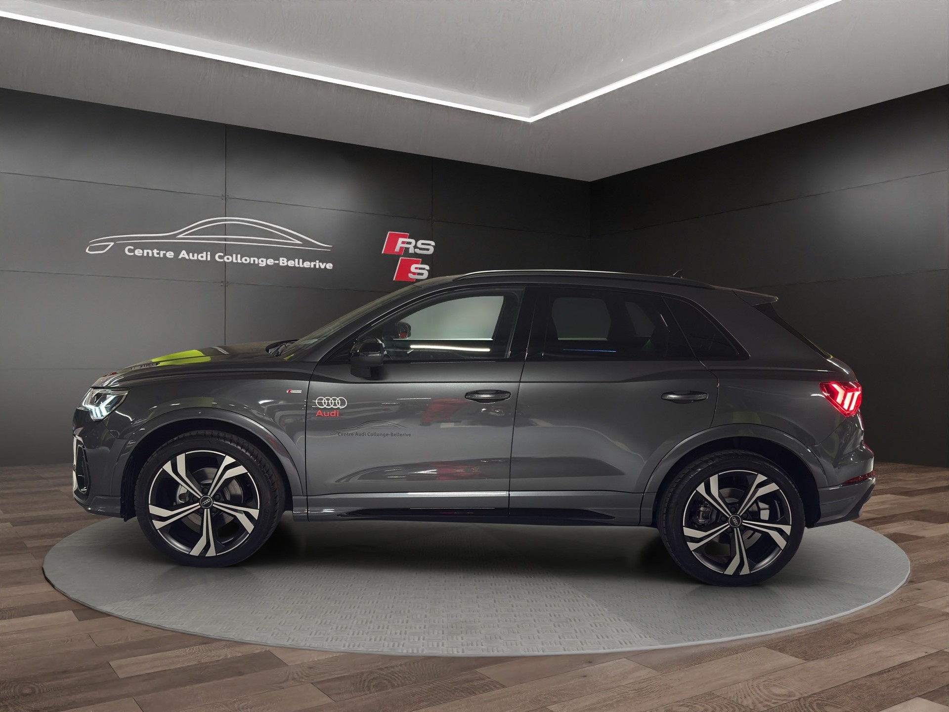 AUDI Q3 35 TFSI S line Attraction S-tronic-showroom-element-1