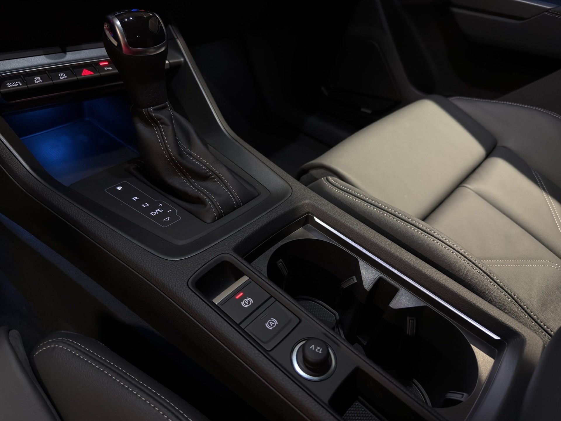 AUDI Q3 35 TFSI S line Attraction S-tronic-image-12