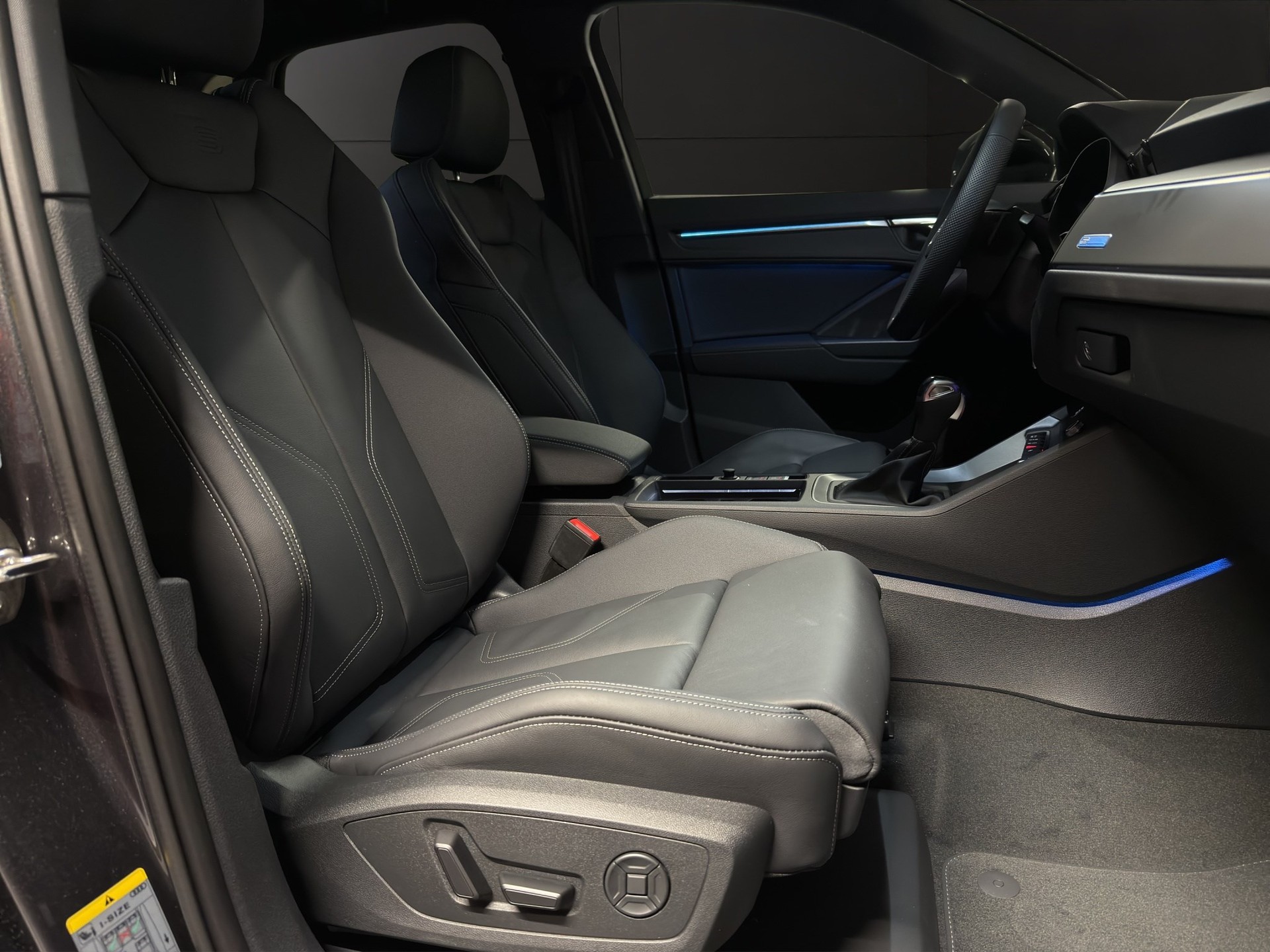 AUDI Q3 35 TFSI S line Attraction S-tronic-image-14