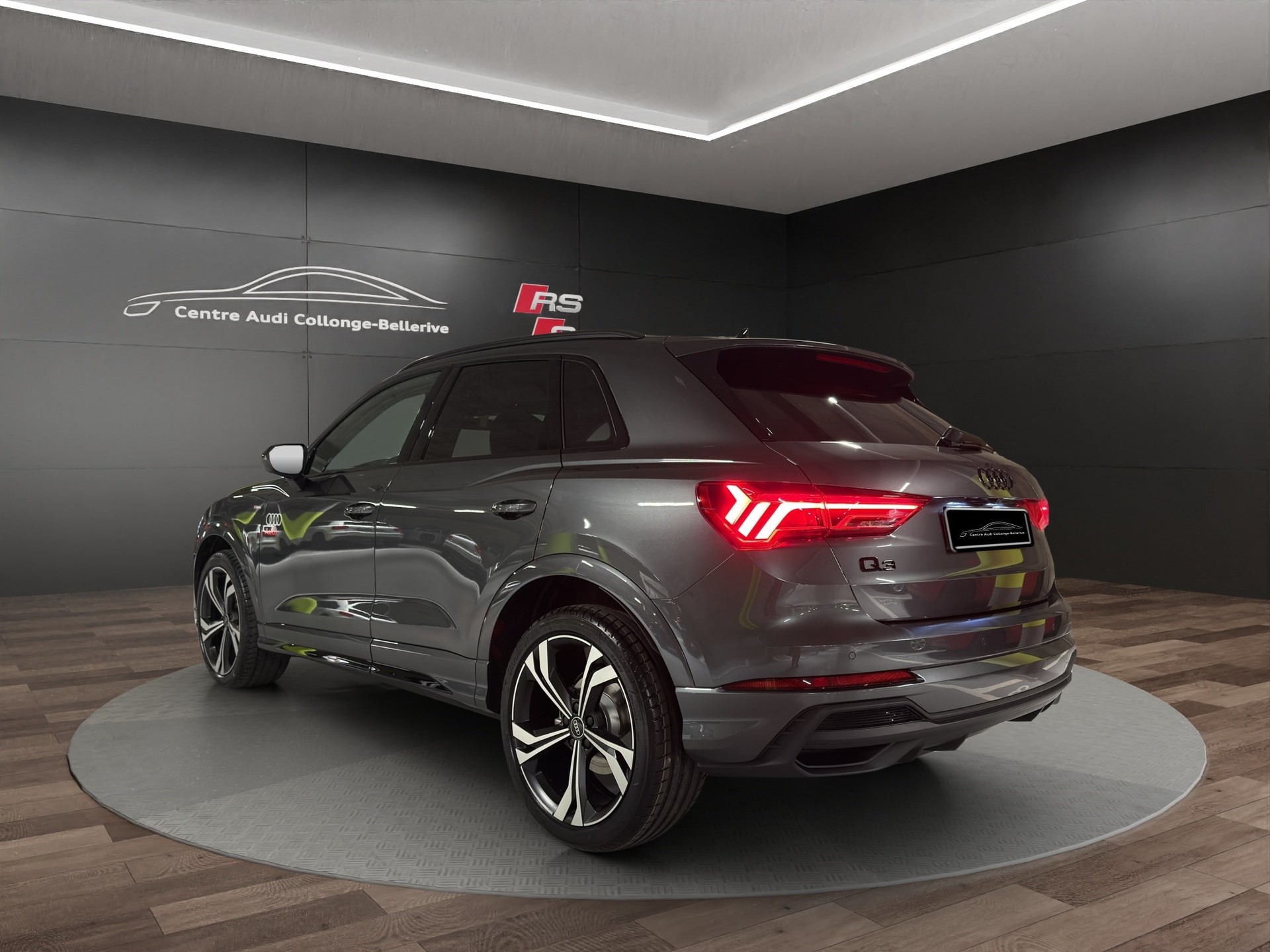 AUDI Q3 35 TFSI S line Attraction S-tronic-showroom-element-3