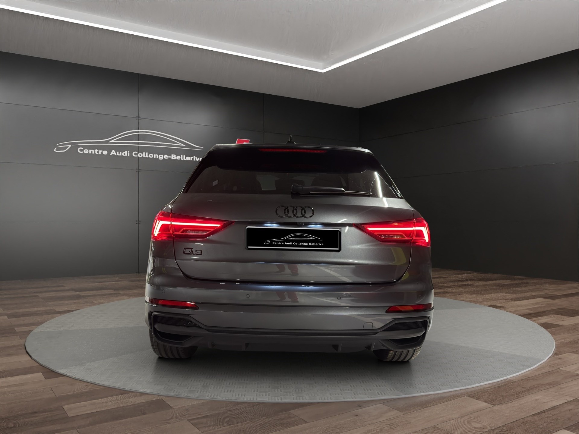 AUDI Q3 35 TFSI S line Attraction S-tronic-image-4