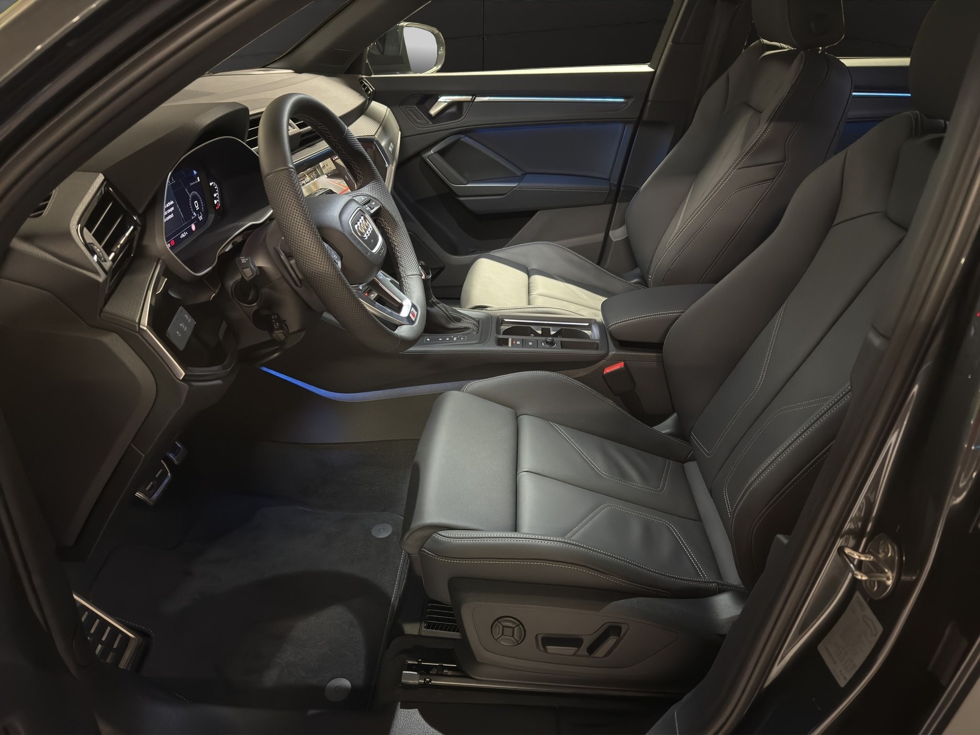AUDI Q3 35 TFSI S line Attraction S-tronic-image-7