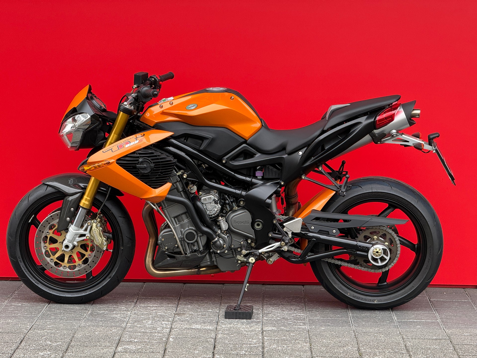 BENELLI TNT 899 Sport-showroom-element-3