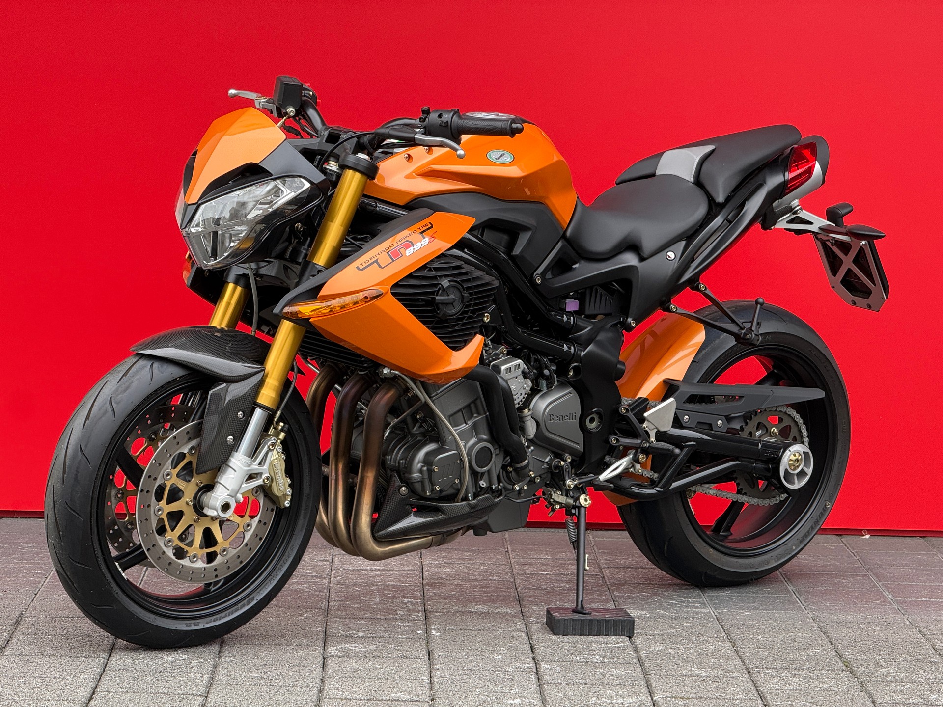 BENELLI TNT 899 Sport-showroom-element-2