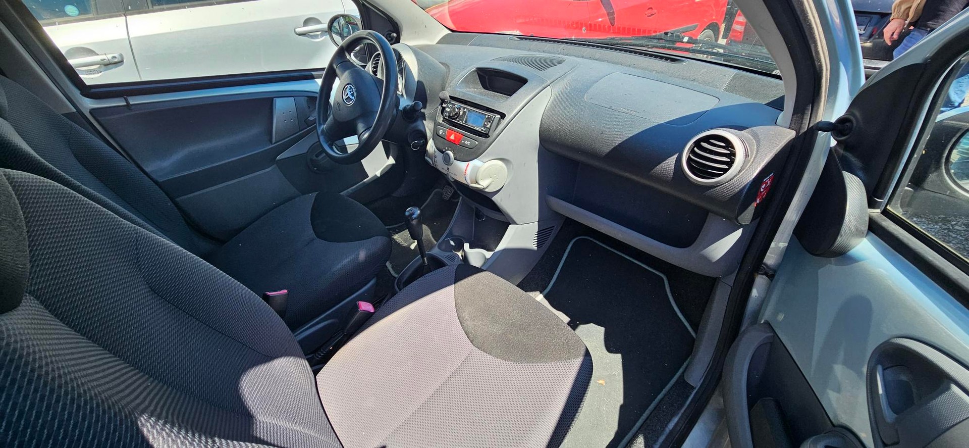 TOYOTA Aygo 1.0 Linea Sol-image-9
