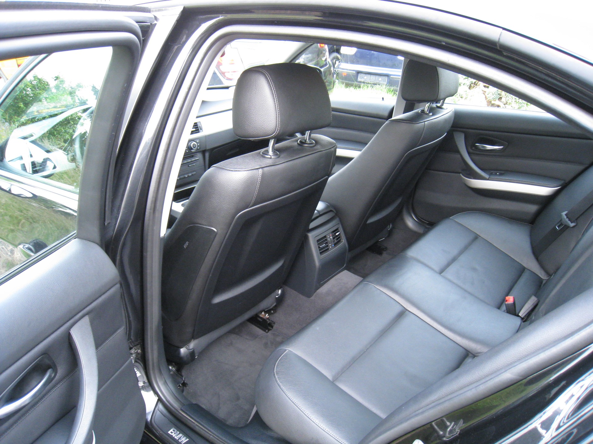 BMW 320d xDrive Dynamic Edition-image-9