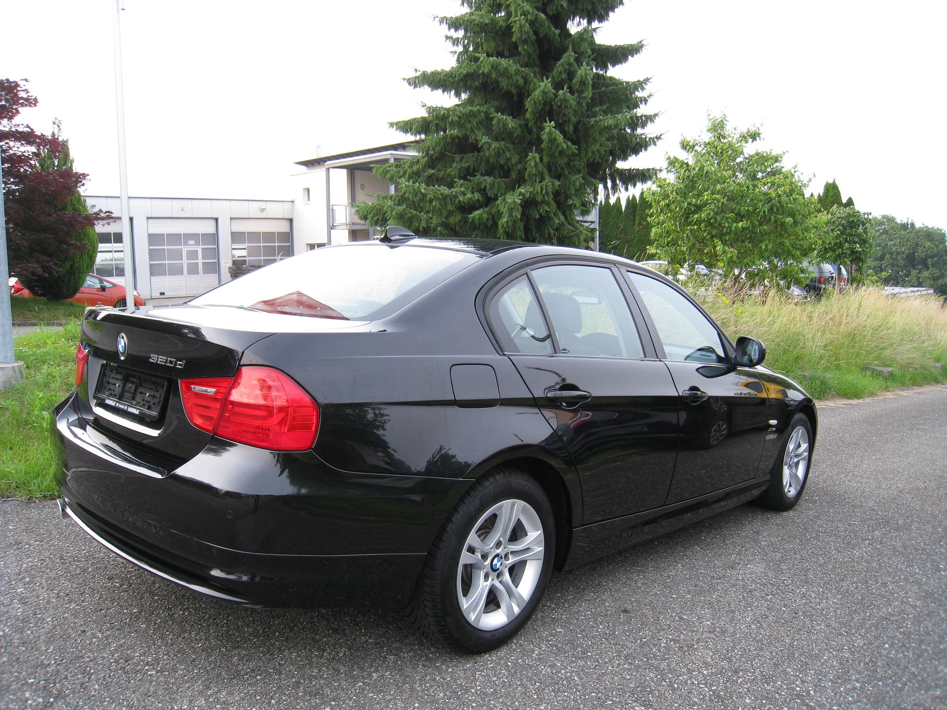 BMW 320d xDrive Dynamic Edition-image-3