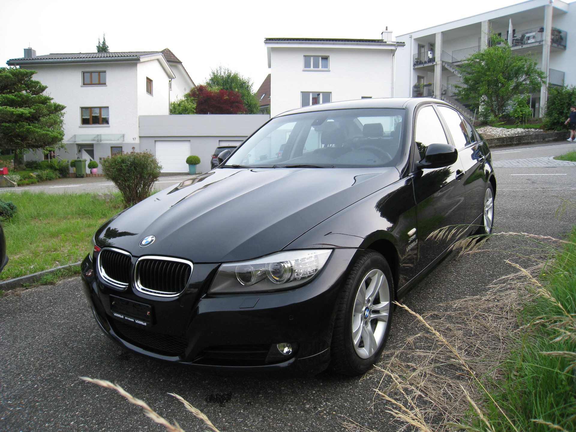 BMW 320d xDrive Dynamic Edition-image-2