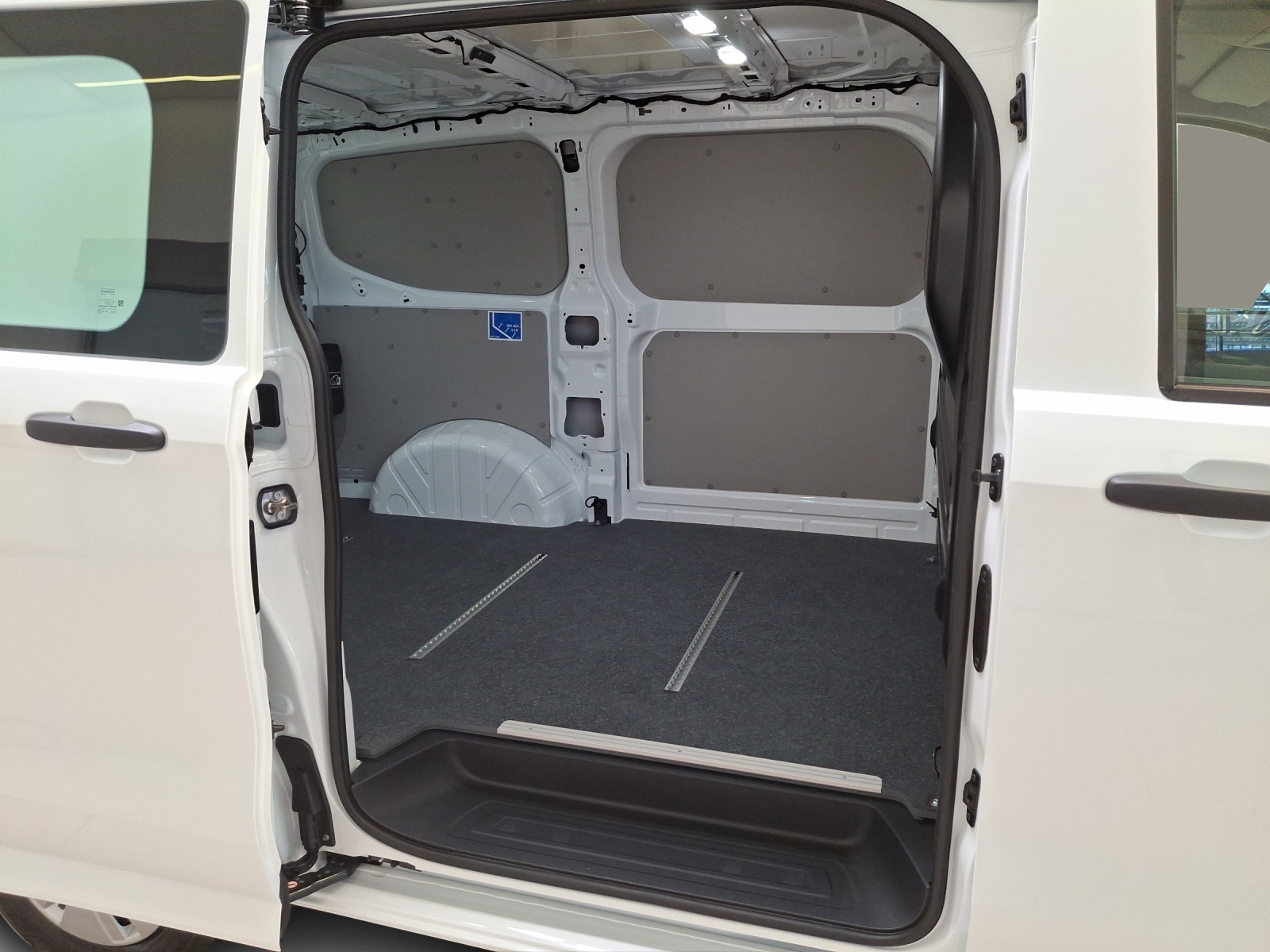 VW e-Transporter 70 kWh-image-11