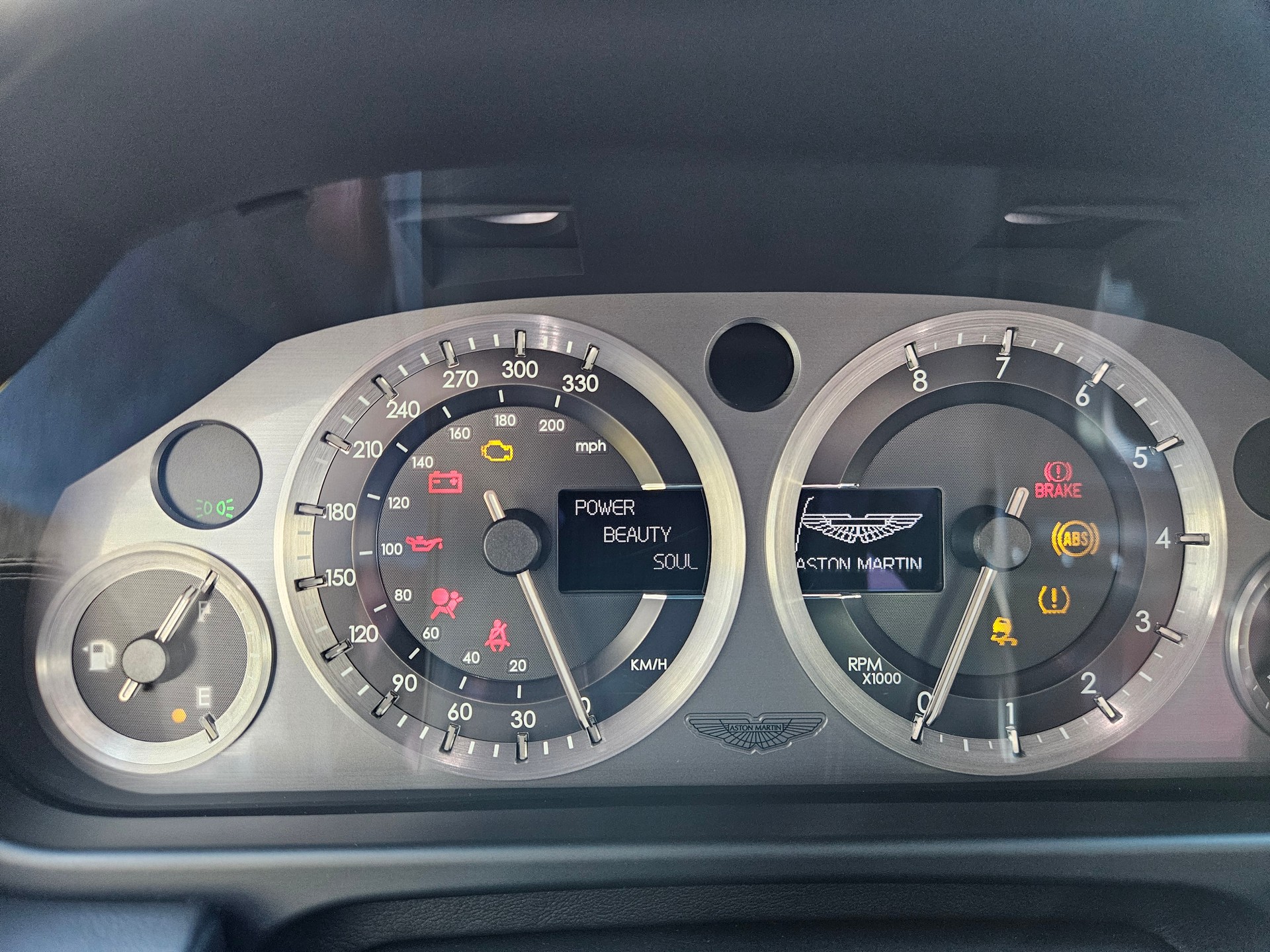 ASTON MARTIN V8 Vantage 4.3-image-5