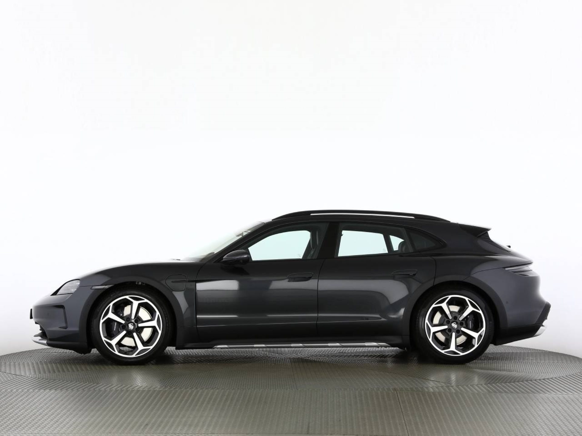 PORSCHE Taycan 4 Cross Turismo-image-13