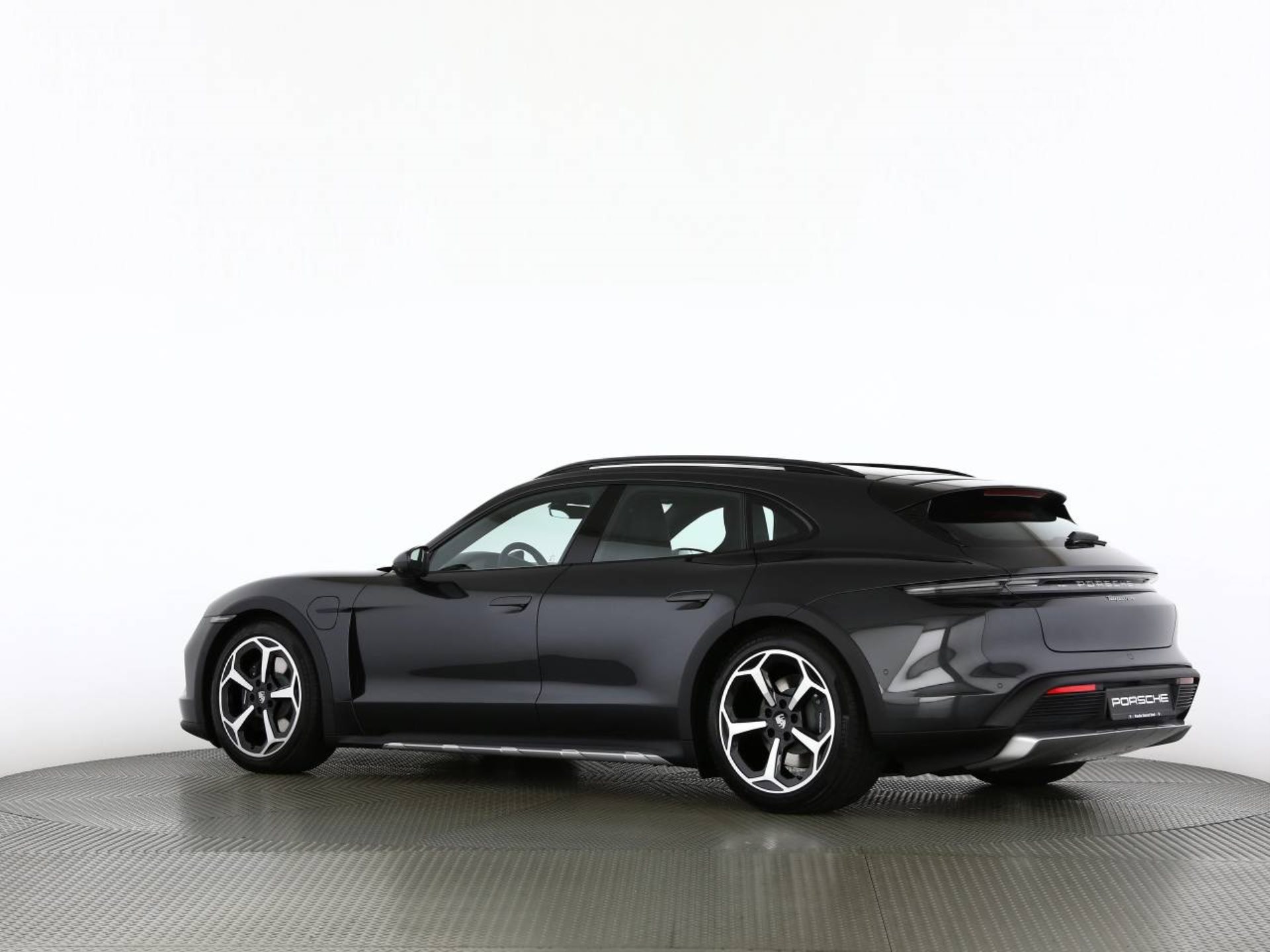 PORSCHE Taycan 4 Cross Turismo-image-16