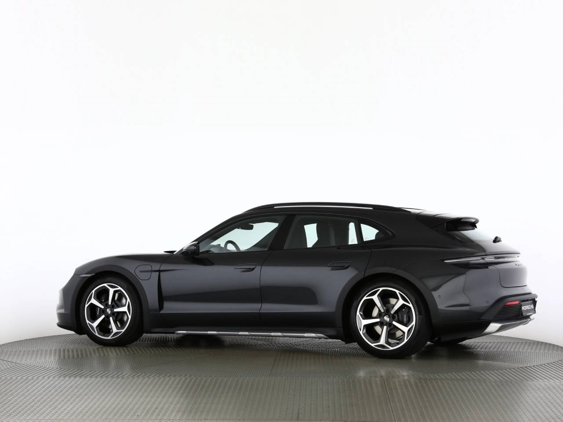 PORSCHE Taycan 4 Cross Turismo-image-15