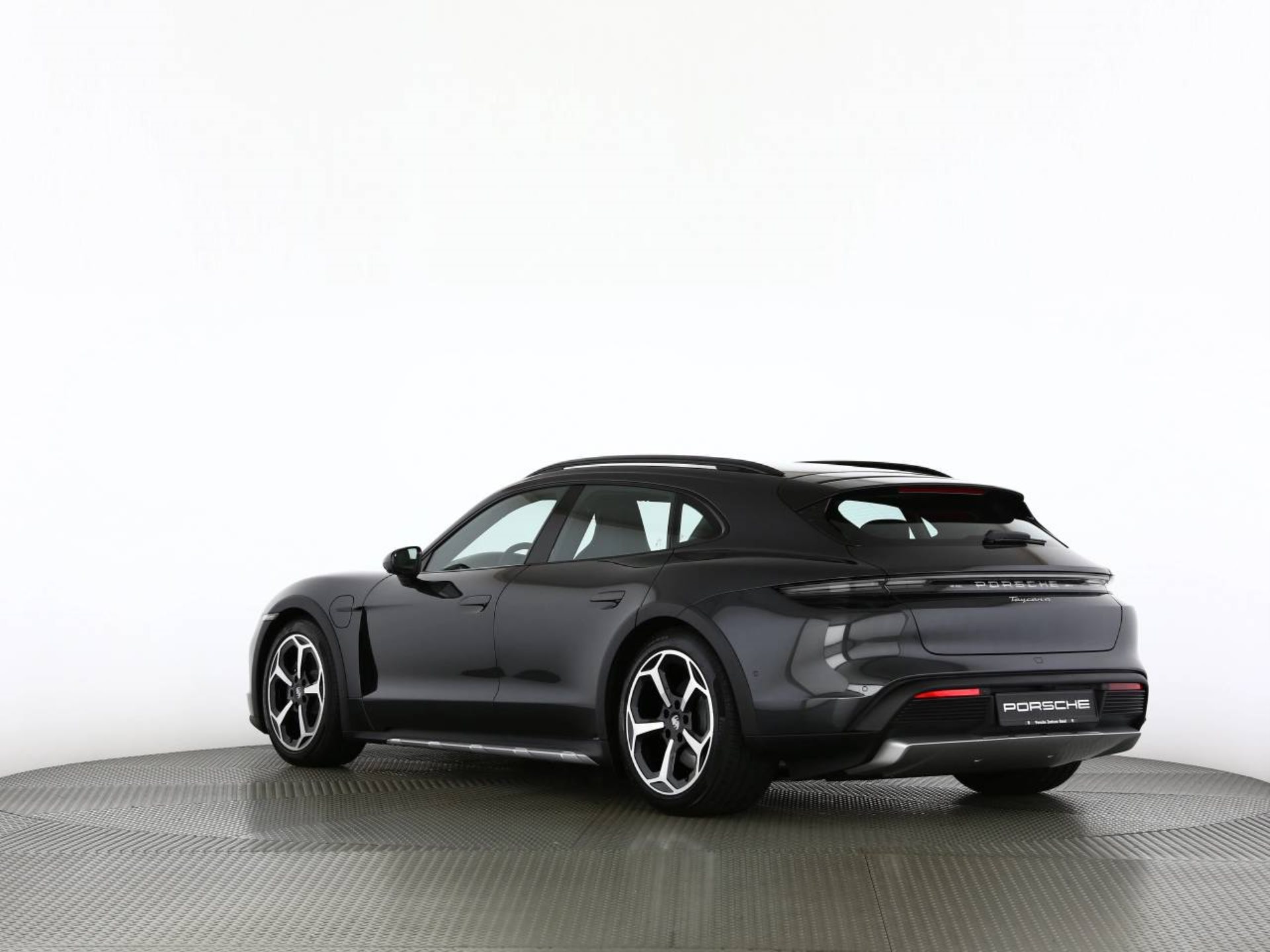 PORSCHE Taycan 4 Cross Turismo-image-17