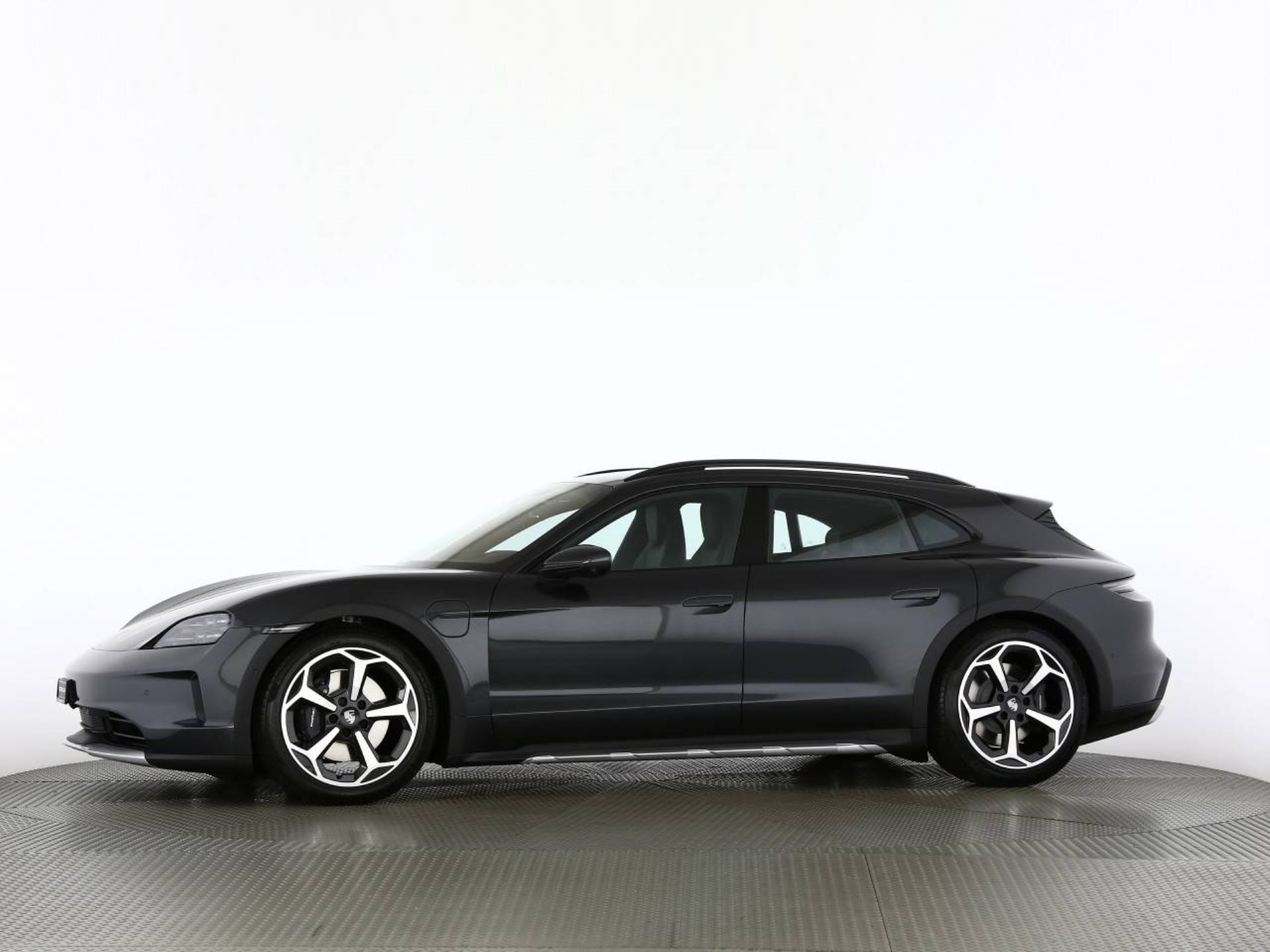 PORSCHE Taycan 4 Cross Turismo-image-12