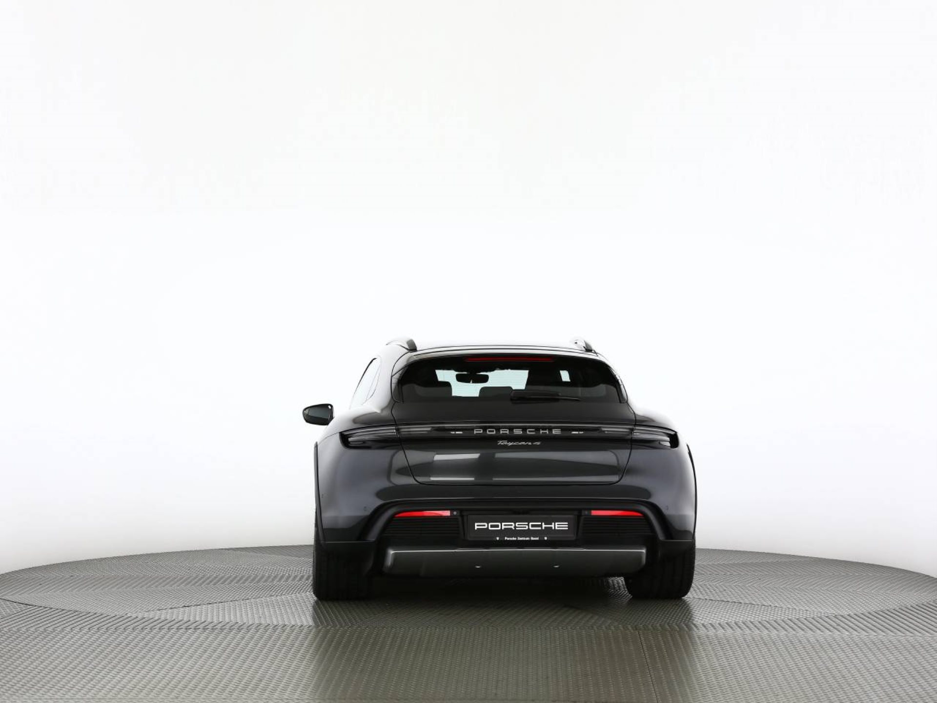PORSCHE Taycan 4 Cross Turismo-image-18