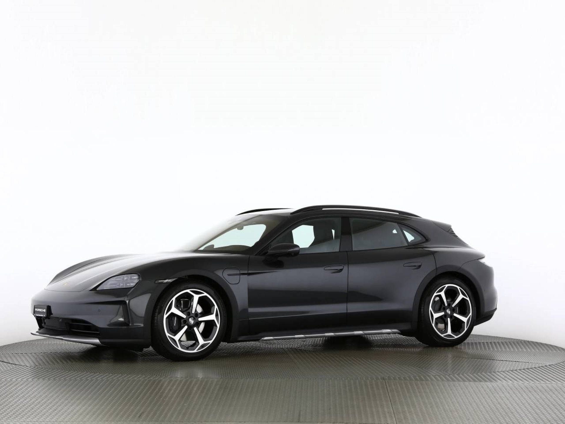 PORSCHE Taycan 4 Cross Turismo-image-11