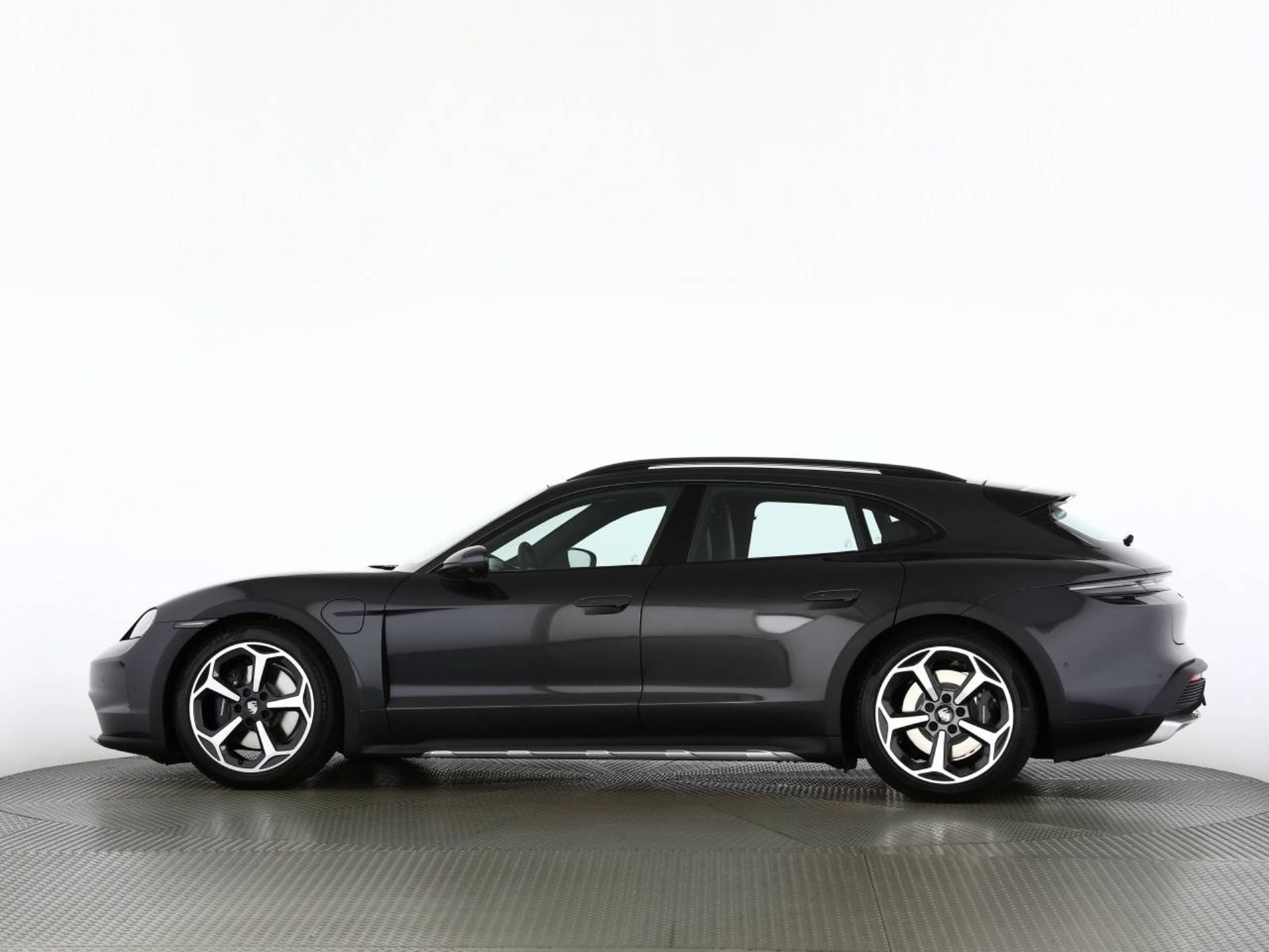 PORSCHE Taycan 4 Cross Turismo-image-14