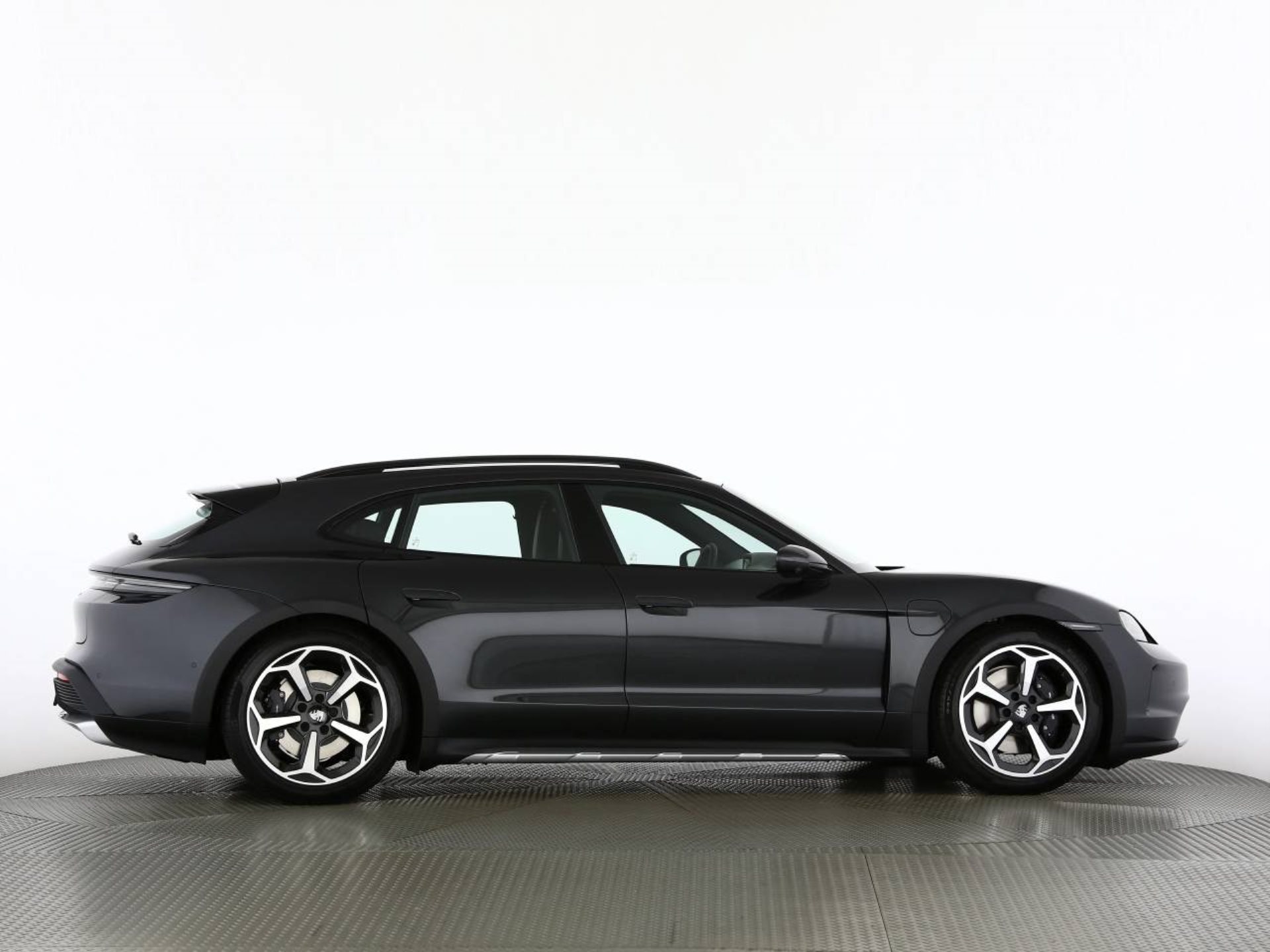 PORSCHE Taycan 4 Cross Turismo-image-24