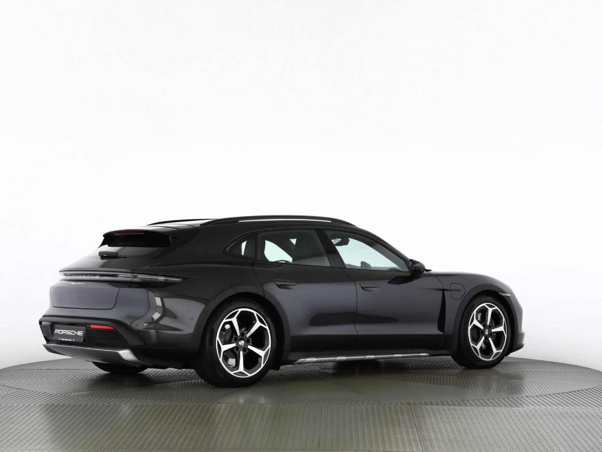 PORSCHE Taycan 4 Cross Turismo-image-22