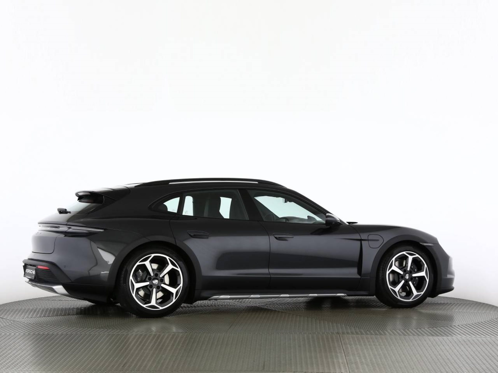 PORSCHE Taycan 4 Cross Turismo-image-23
