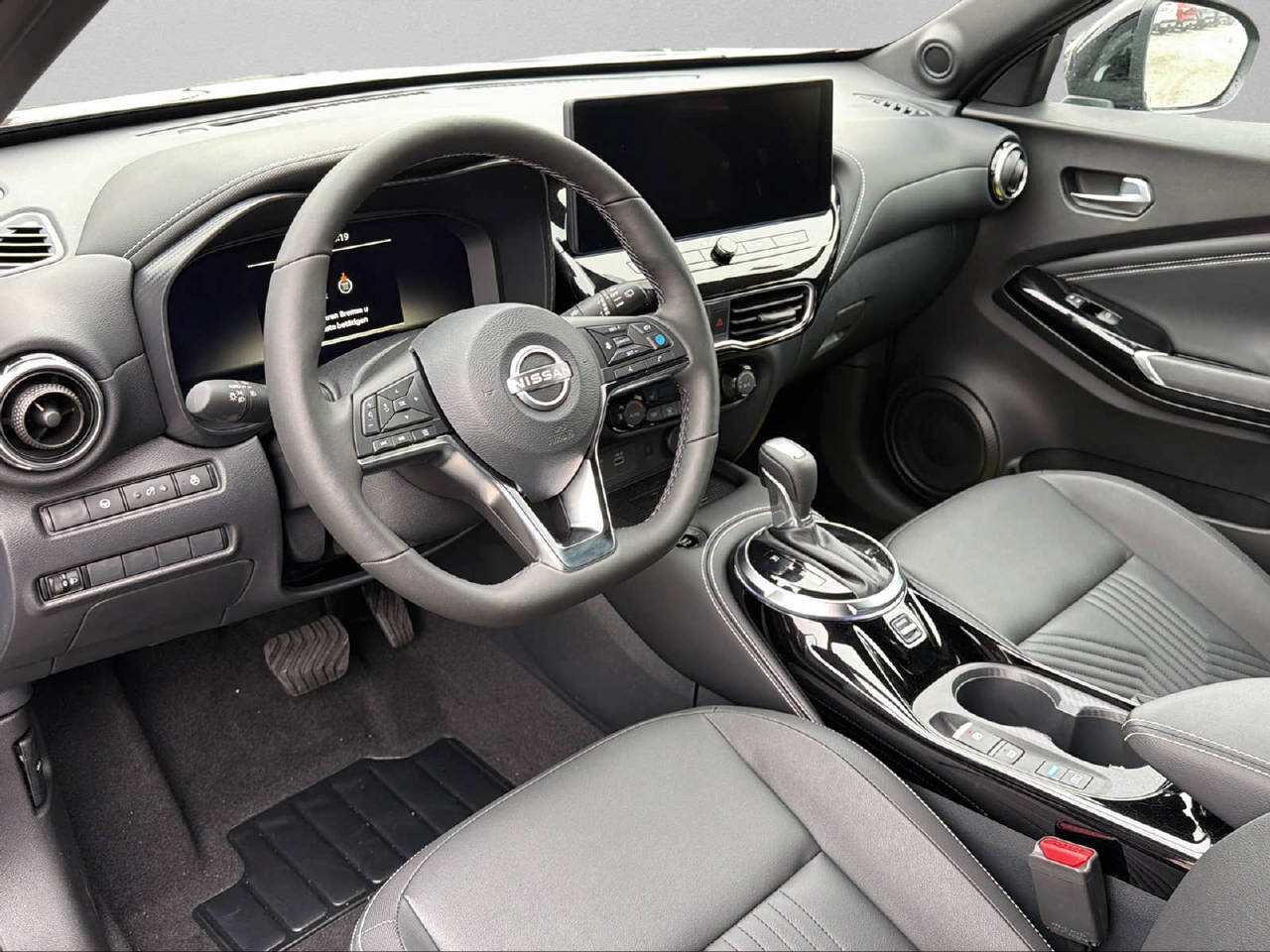 NISSAN Juke 1.6 Hybrid Tekna-image-4