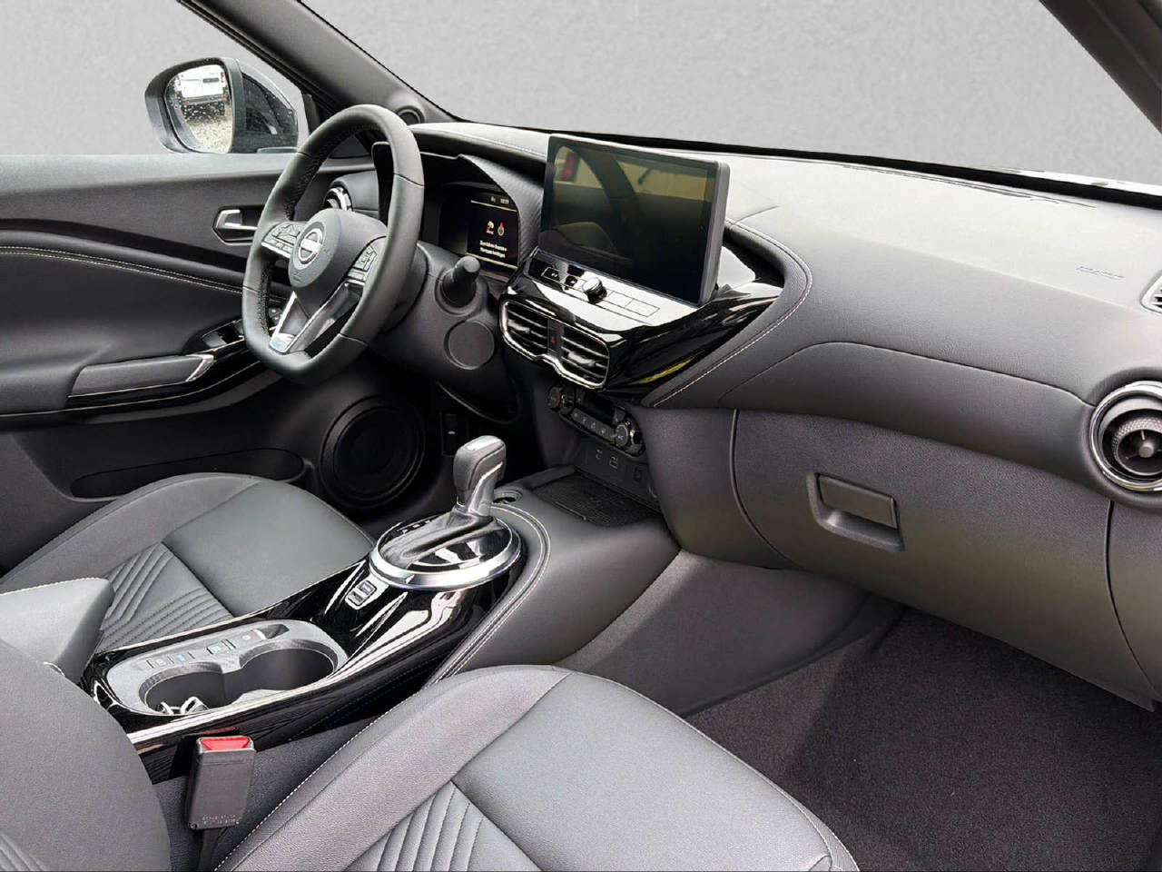 NISSAN Juke 1.6 Hybrid Tekna-image-5
