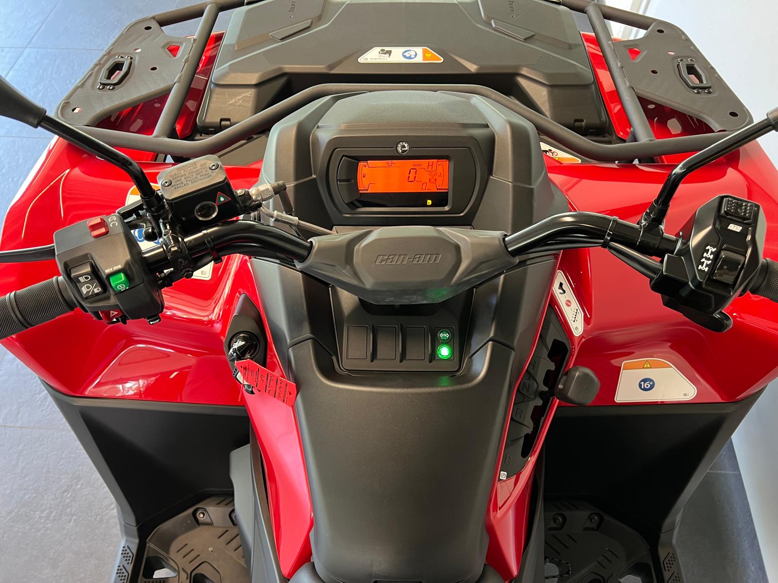 CAN-AM Outlander 700 MAX DPS ABS T-image-11