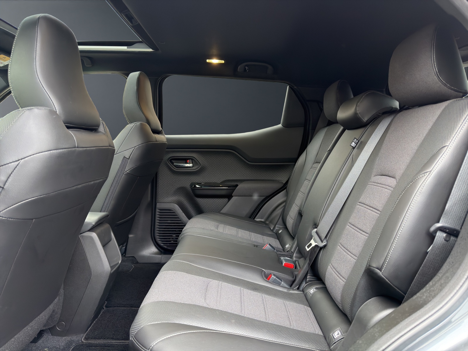 SUZUKI e Vitara Compact Top 4x4-image-11