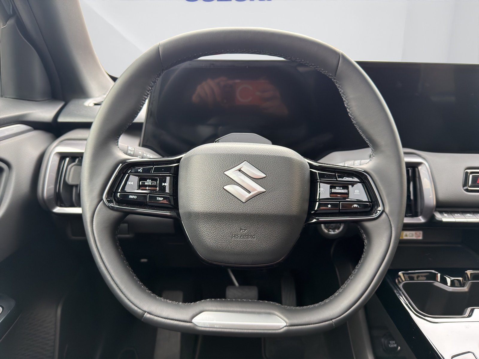 SUZUKI e Vitara Compact Top 4x4-image-16