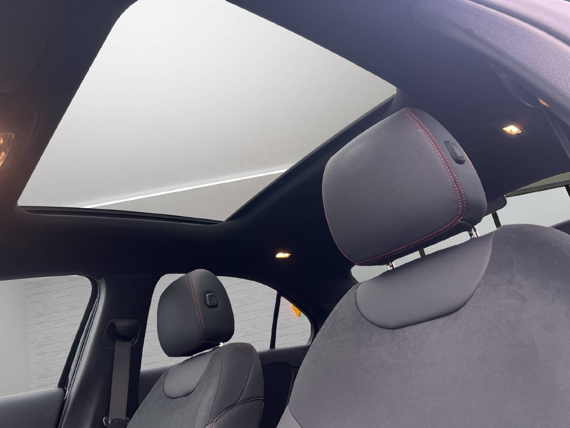 MERCEDES-BENZ A 35 AMG 4matic-image-13