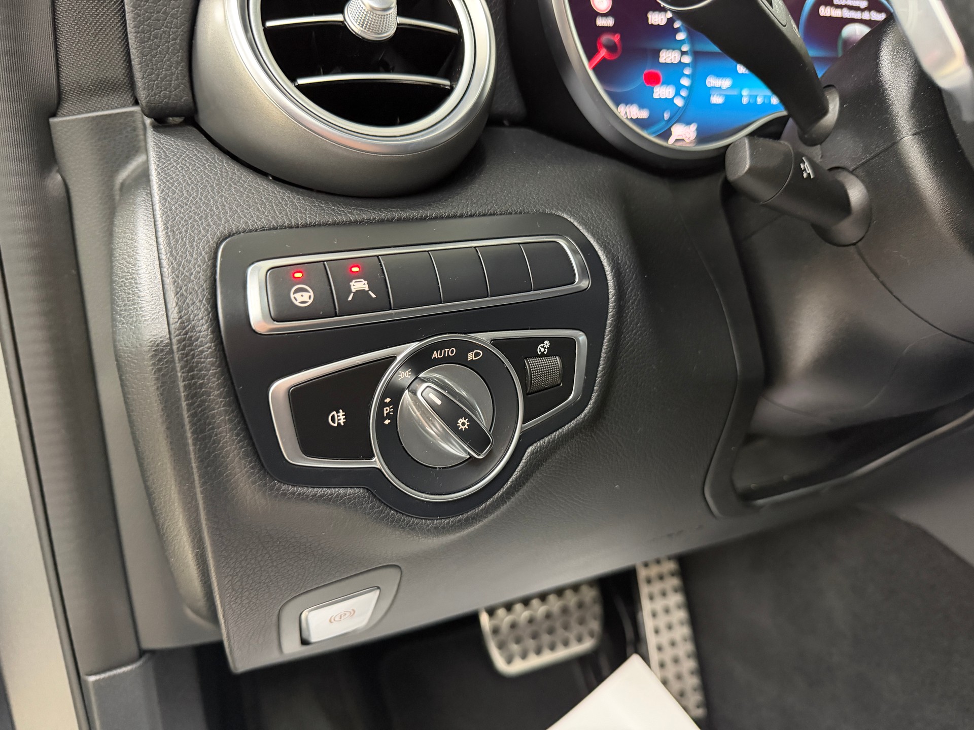 MERCEDES-BENZ C 220 d Swiss Star AMG Line 4M selenitgrau magno 9G-Tronic / Panoramadach / 360° Kamera / Leder / Keyless Go /-image-17