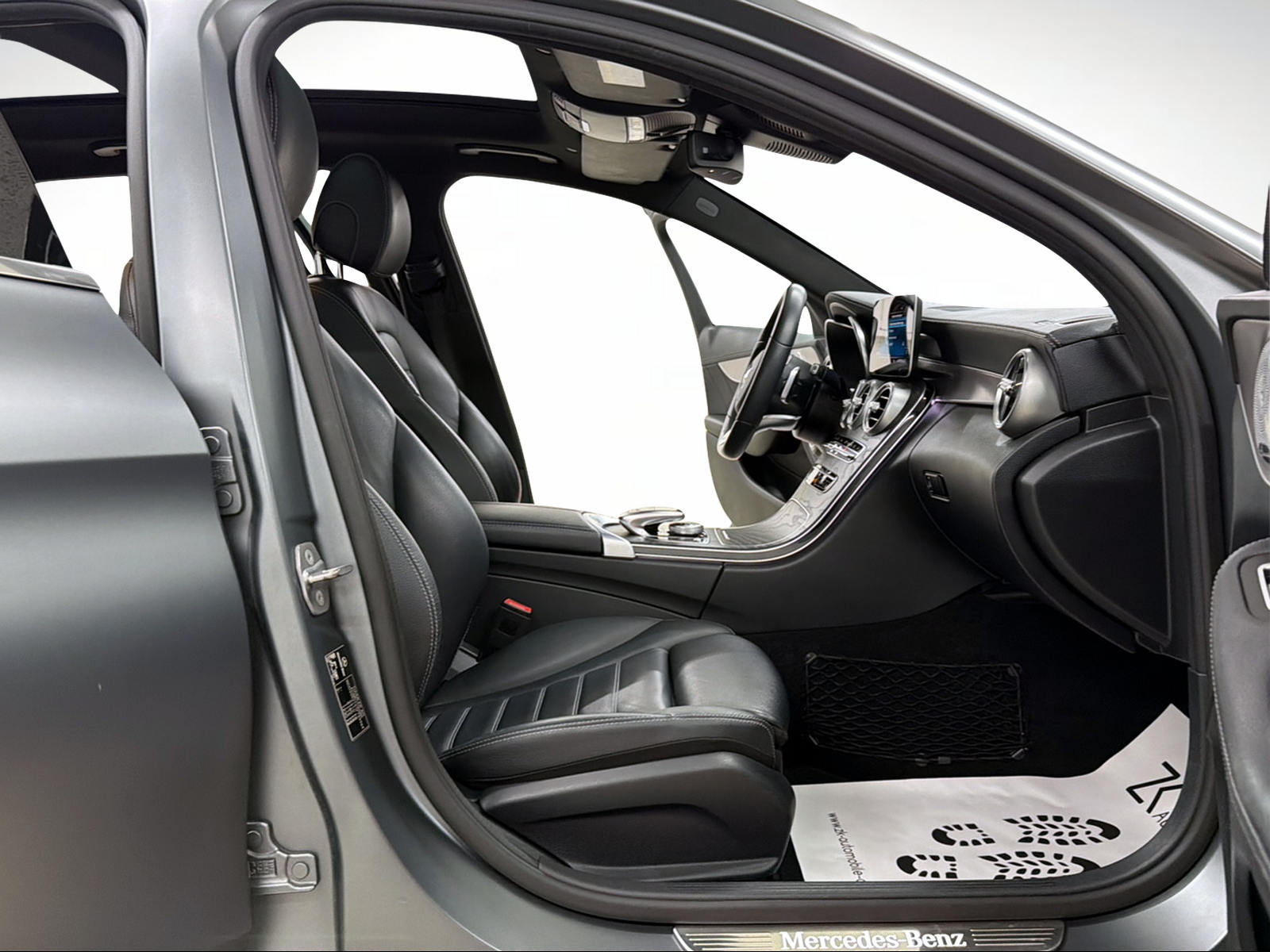 MERCEDES-BENZ C 220 d Swiss Star AMG Line 4M selenitgrau magno 9G-Tronic / Panoramadach / 360° Kamera / Leder / Keyless Go /-image-9