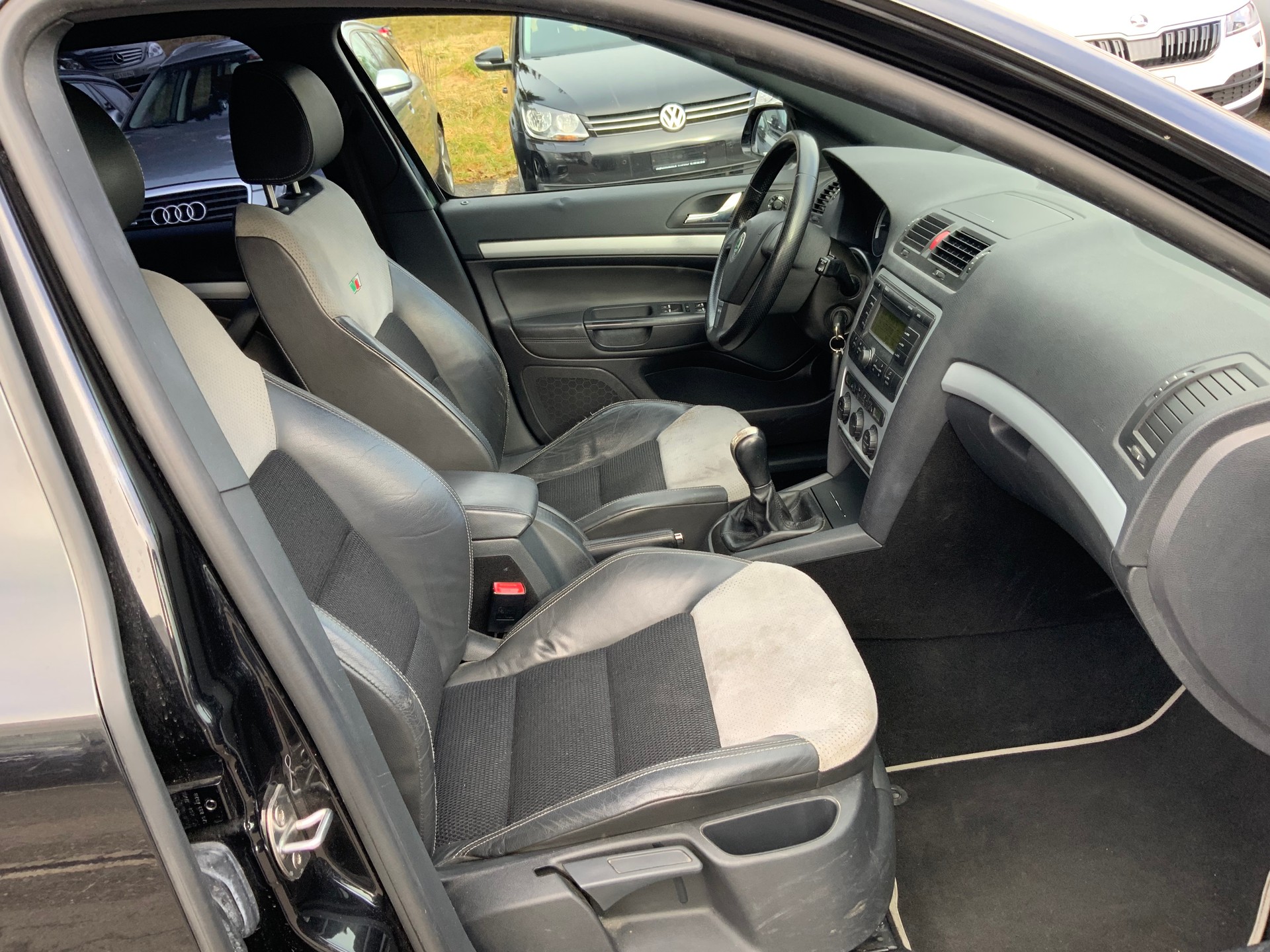 SKODA Octavia 2.0 TFSI RS-image-10