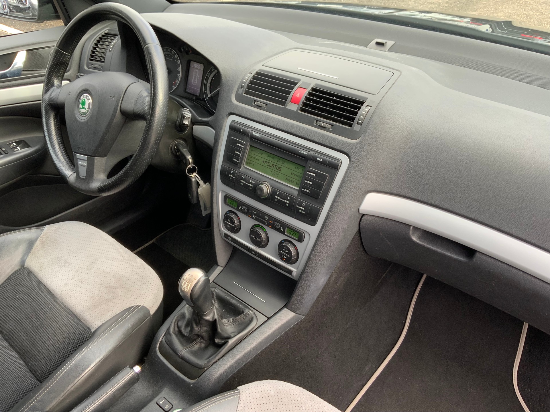 SKODA Octavia 2.0 TFSI RS-image-9