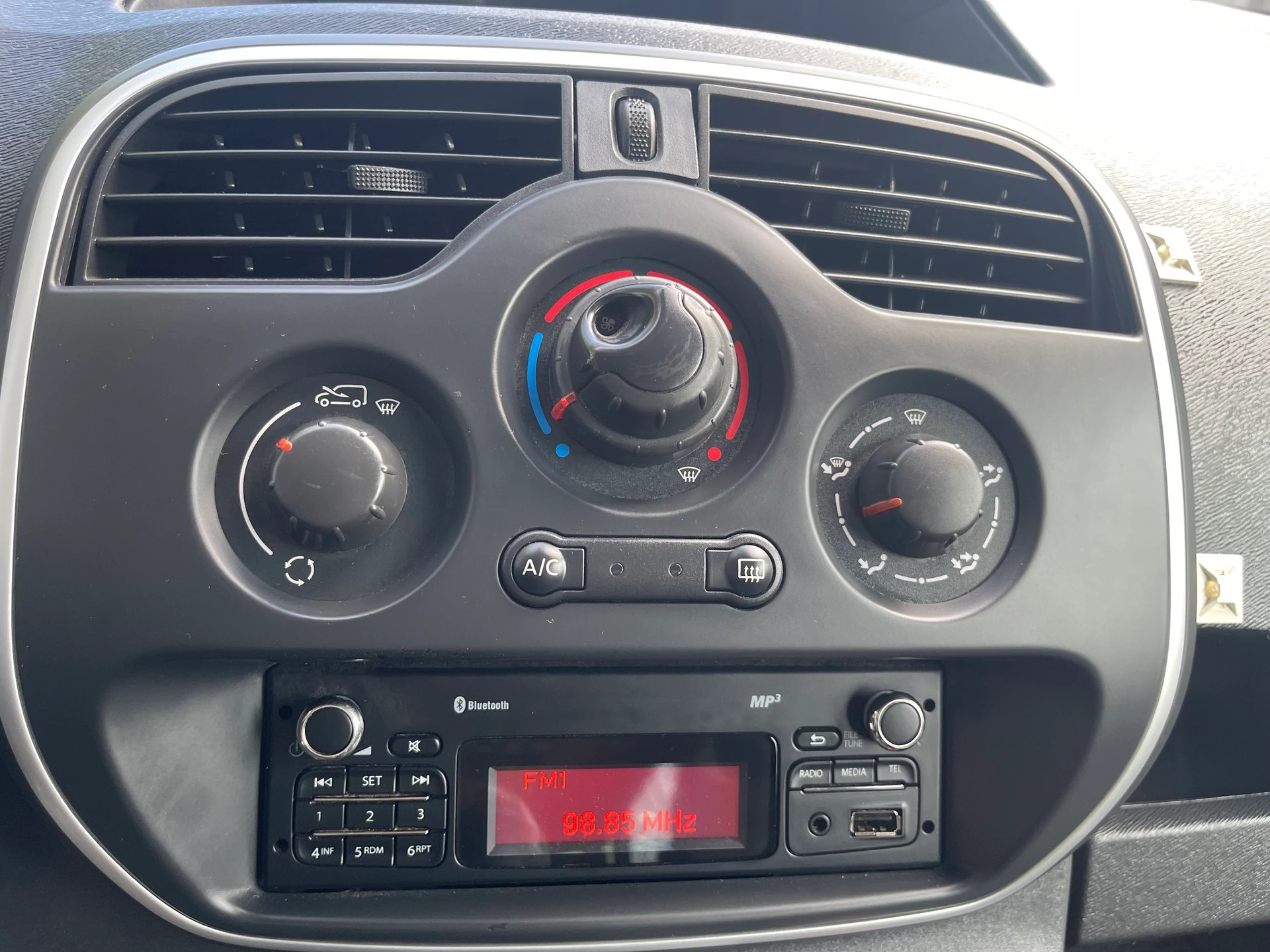 RENAULT Kangoo Maxi dCi 90 ENERGY Business 2 Pl./2 pl. * Klimaanlage * Tempomat * PDC H * Airbag * Nutzlast 768Kg * Frisch Ab MFK-image-6