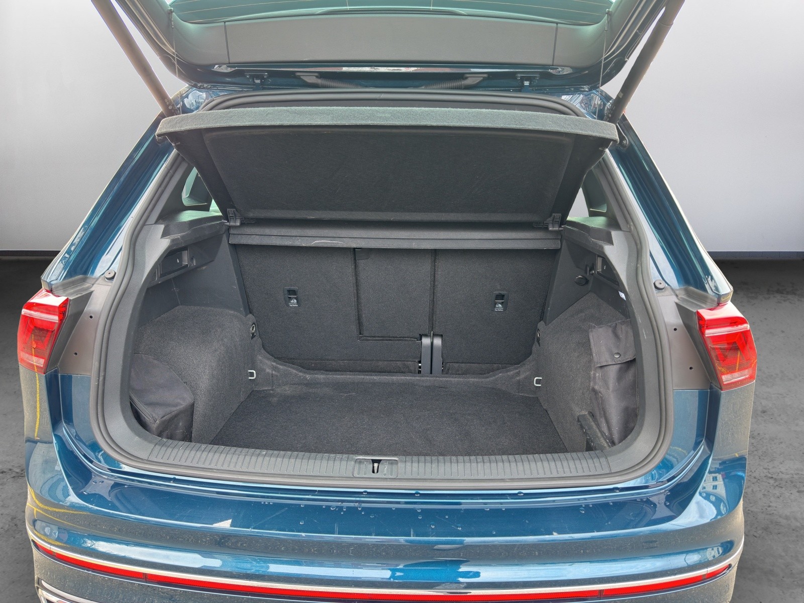 VW Tiguan 2.0TSI R-Line 4Motion DSG-image-11
