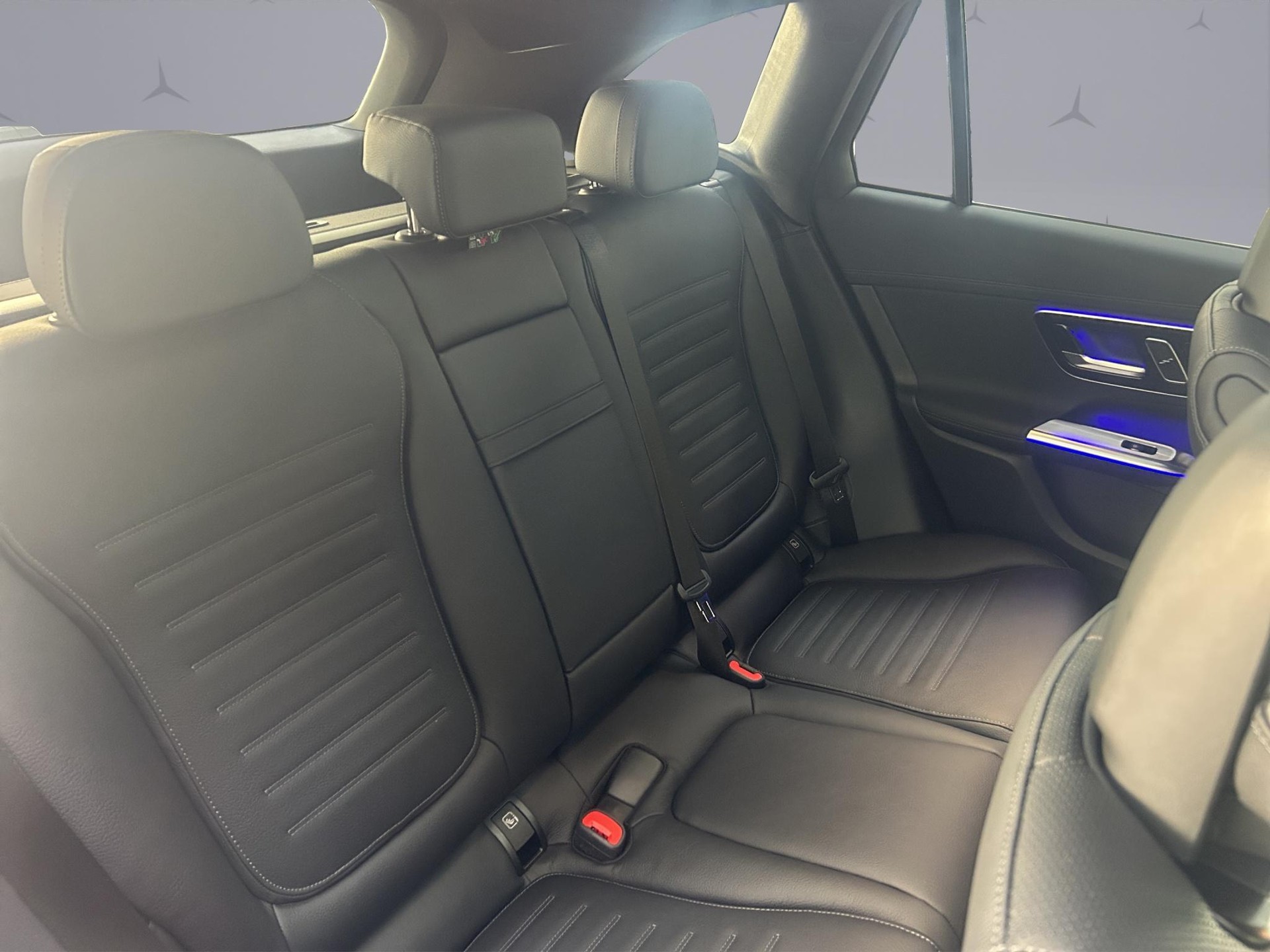 MERCEDES-BENZ GLC 400 e EQ Star AMG Line 4matic-image-16