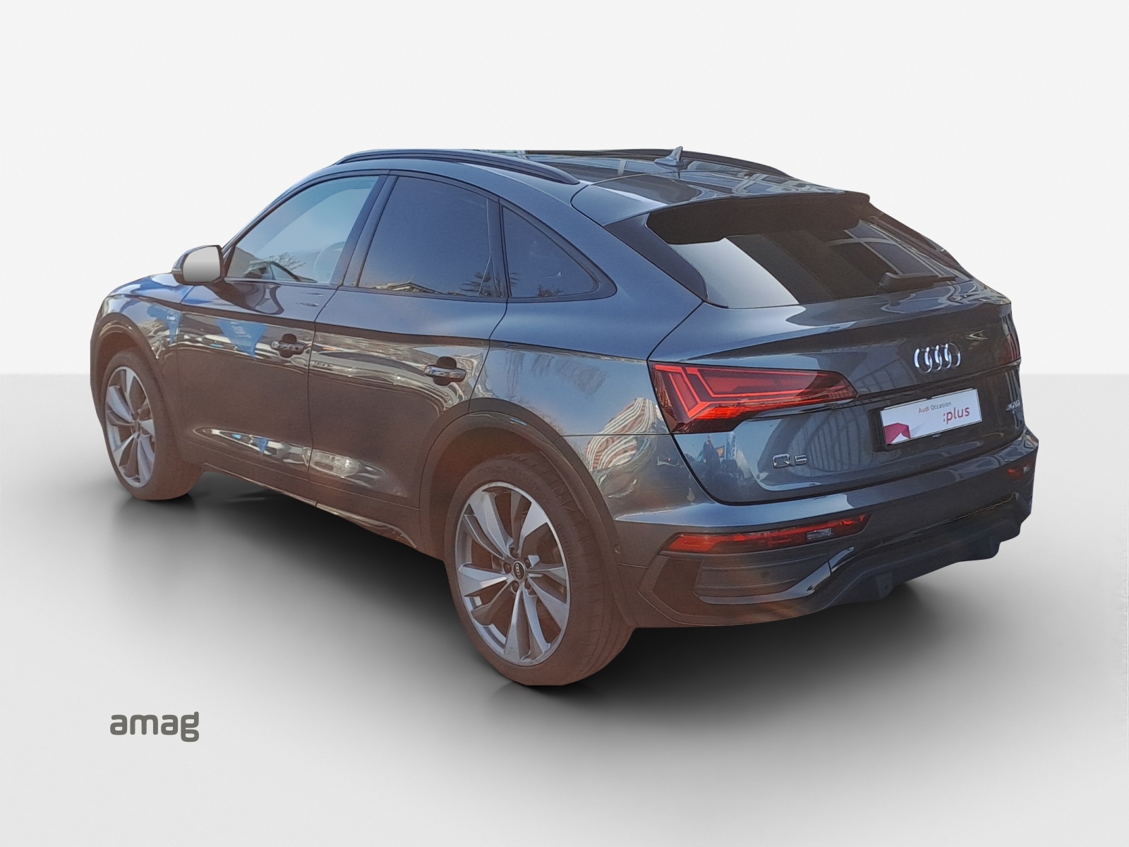 AUDI Q5 Sportback 40 TDI Blackedition quattro S-tronic-image-2