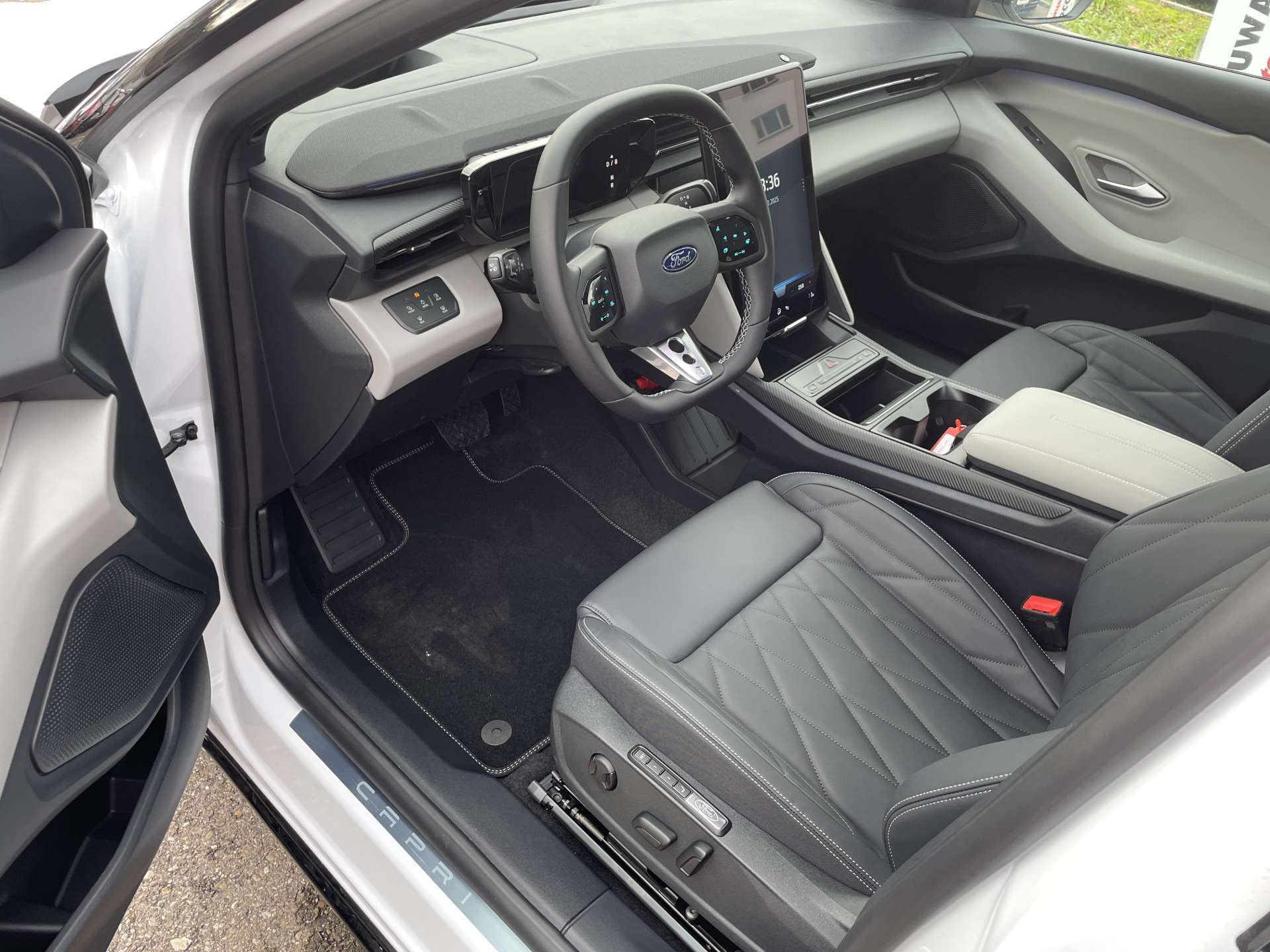 FORD Capri Elektro 79kWh 340PS Dual Extended Range Premium AWD-image-4