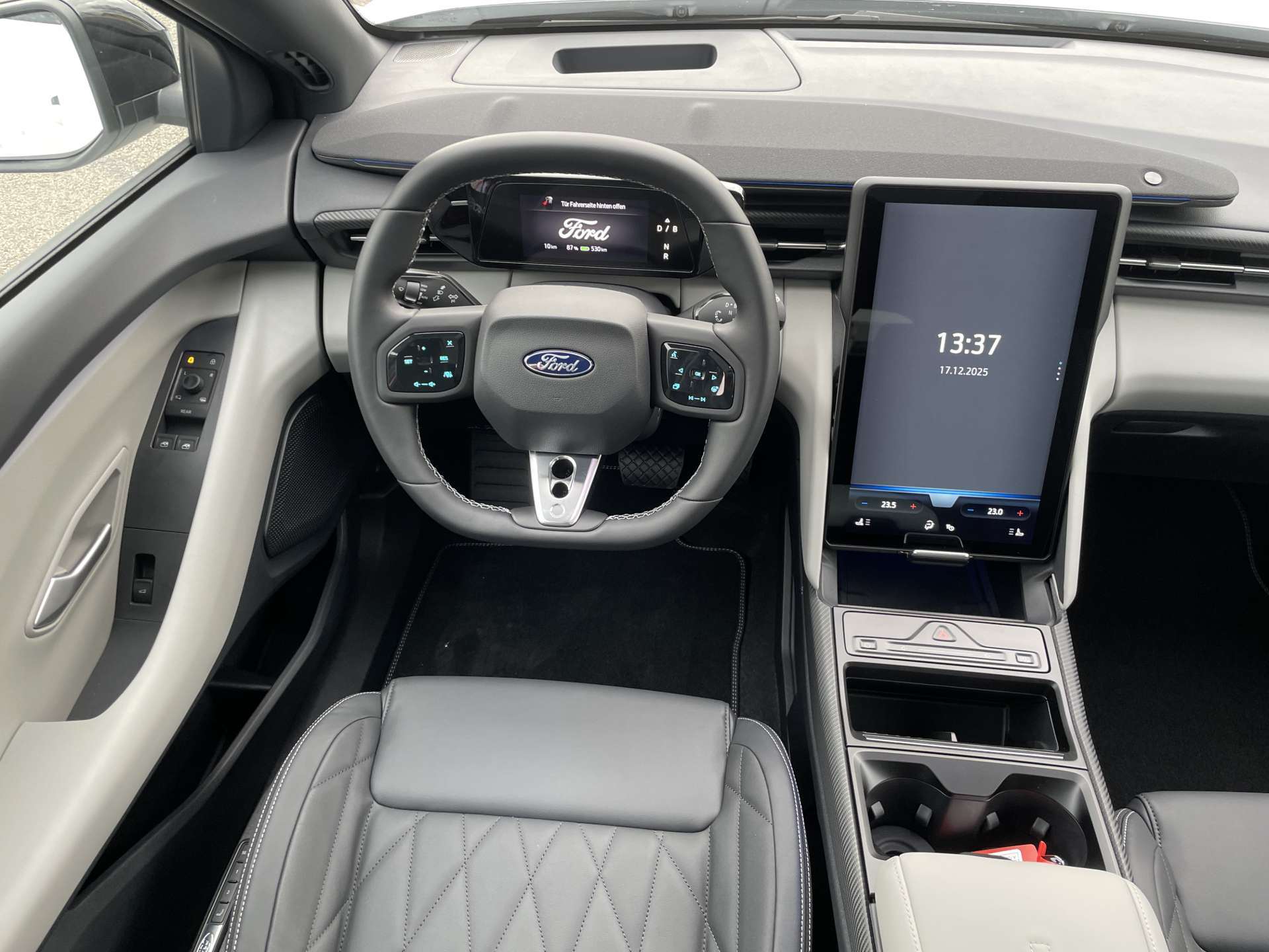 FORD Capri Elektro 79kWh 340PS Dual Extended Range Premium AWD-image-3